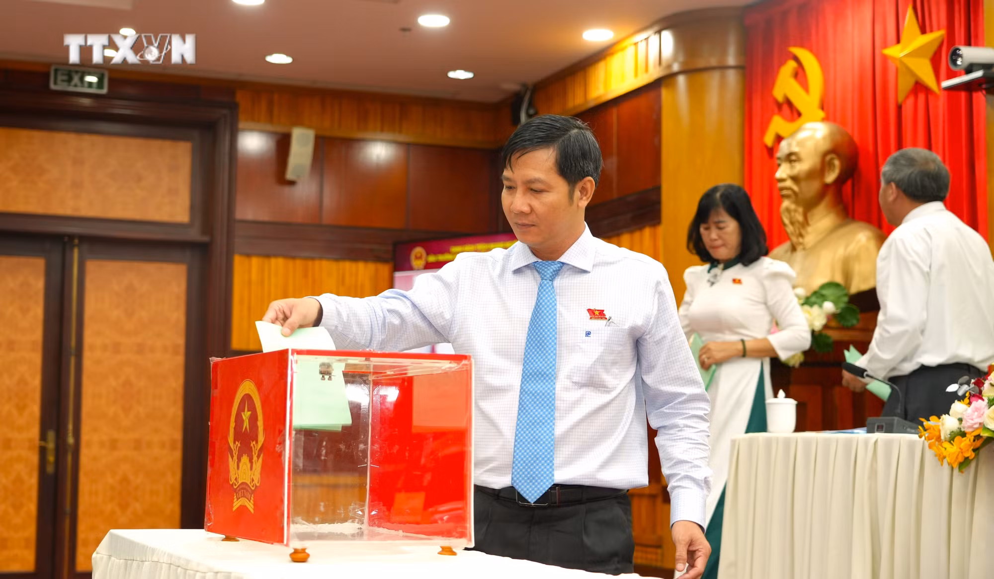 vna_potal_ong_nguyen_hong_thanh_duoc_bau_lam_pho_chu_tich_ubnd_tinh_tay_ninh_7399215.jpg