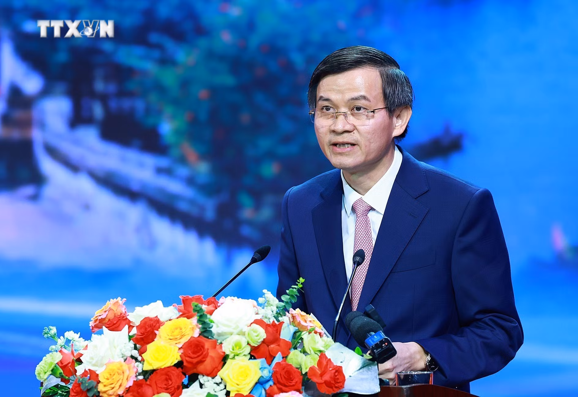 vna_potal_thu_tuong_pham_minh_chinh_du_hoi_nghi_cong_bo_quy_hoach_tinh_ninh_binh_7398996.jpg