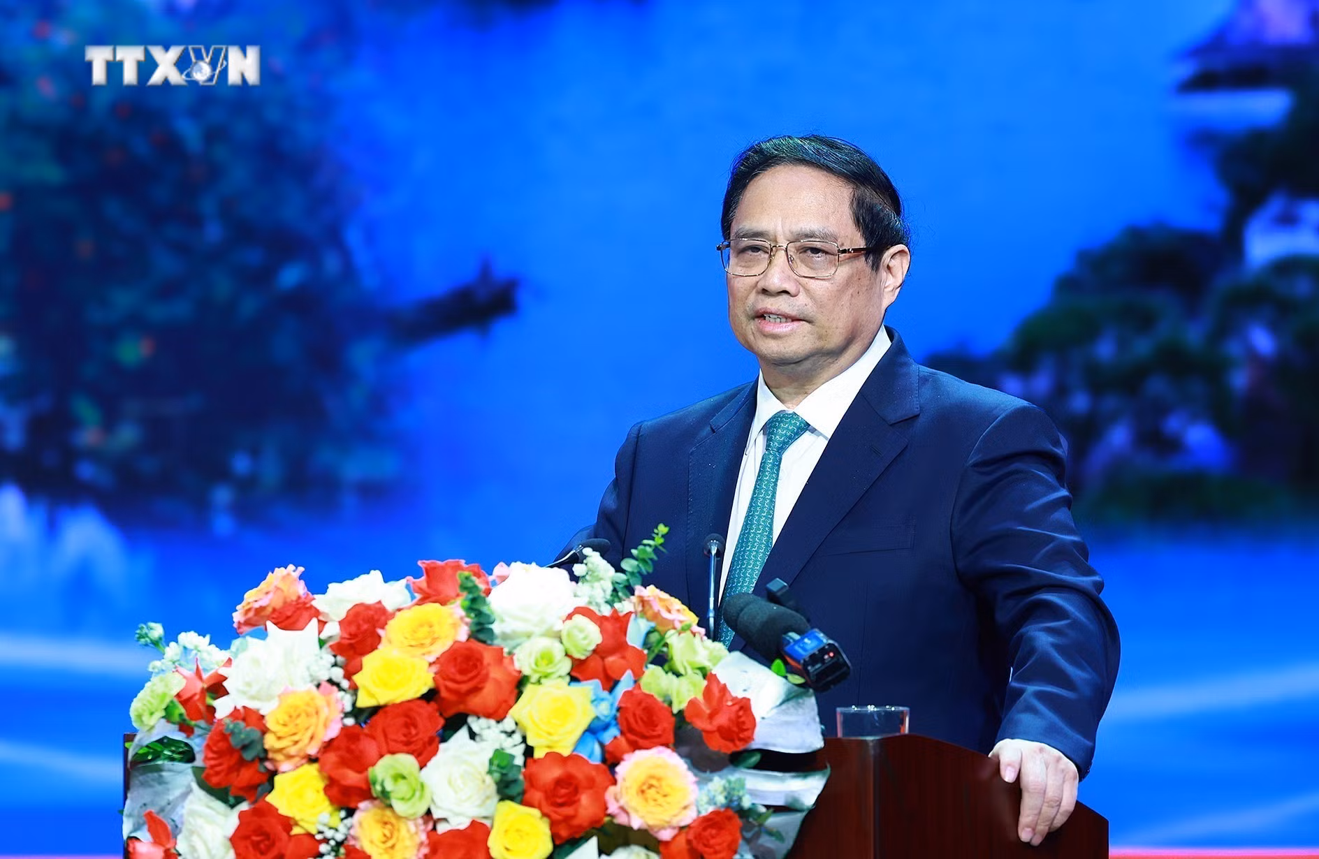vna_potal_thu_tuong_pham_minh_chinh_du_hoi_nghi_cong_bo_quy_hoach_tinh_ninh_binh_7398796.jpg