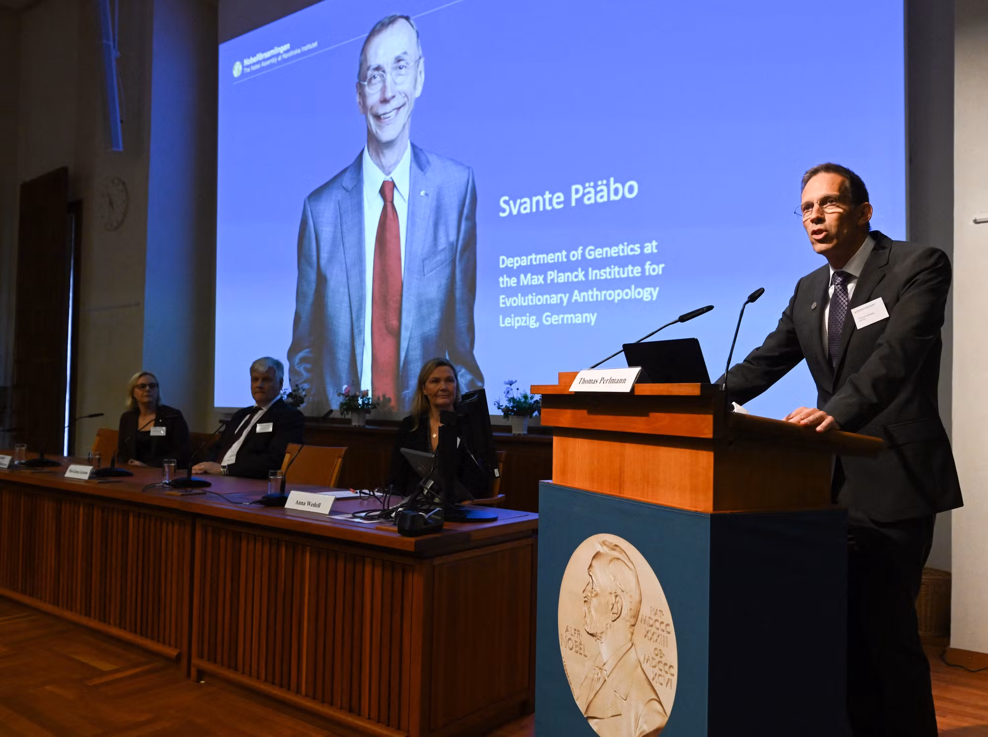 Chân dung nhà khoa học Thụy Điển đoạt giải Nobel Y sinh 2022 Svante Paabo tại Viện Karolinska ở Stockholm (Thụy Điển), ngày 3/10/2022. Ảnh: AFP/TTXVN