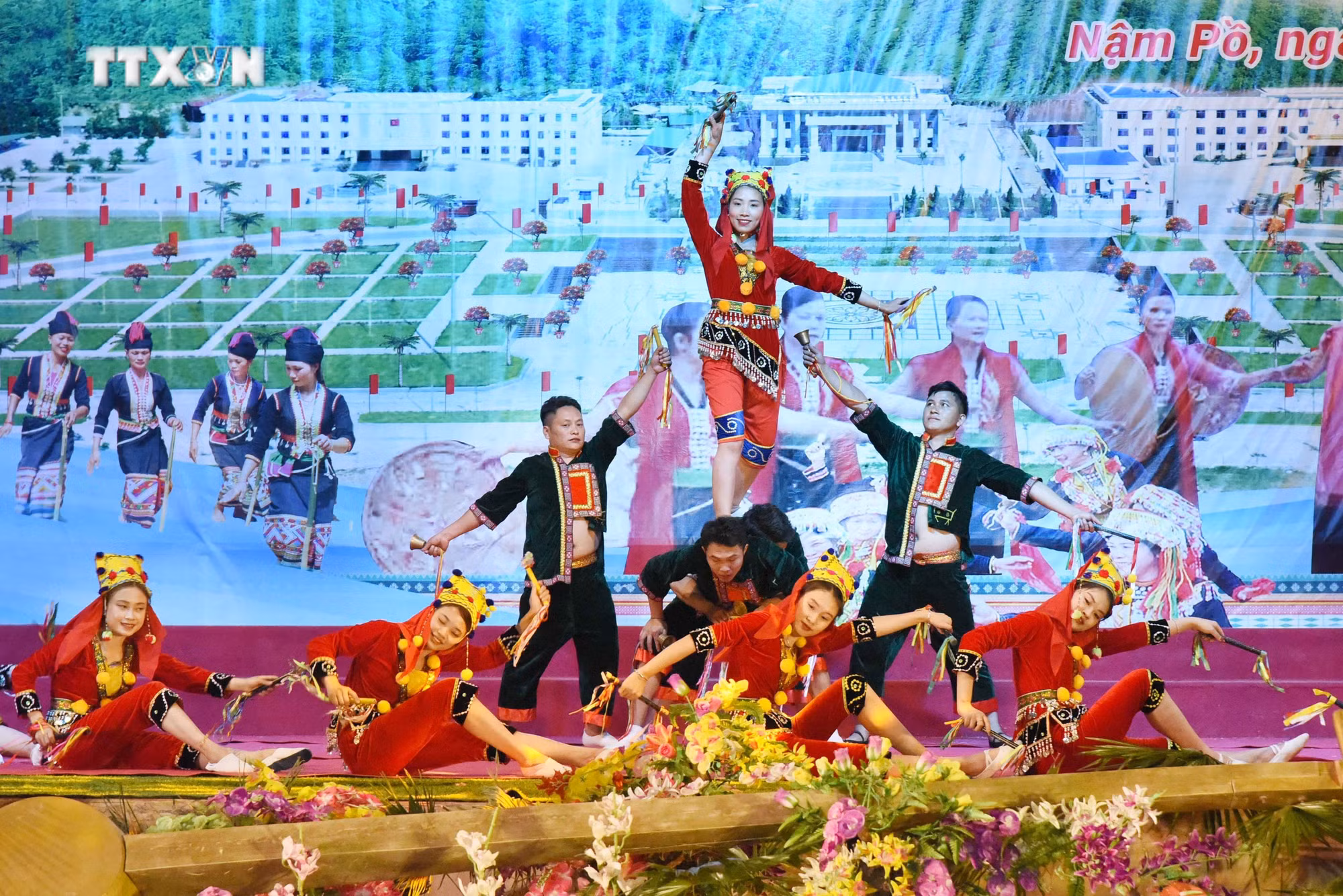 vna_potal_van_hoa_soi_duong_dac_sac_ngay_hoi_van_hoa_cac_dan_toc_huyen_nam_po_dien_bien_7232563.jpg