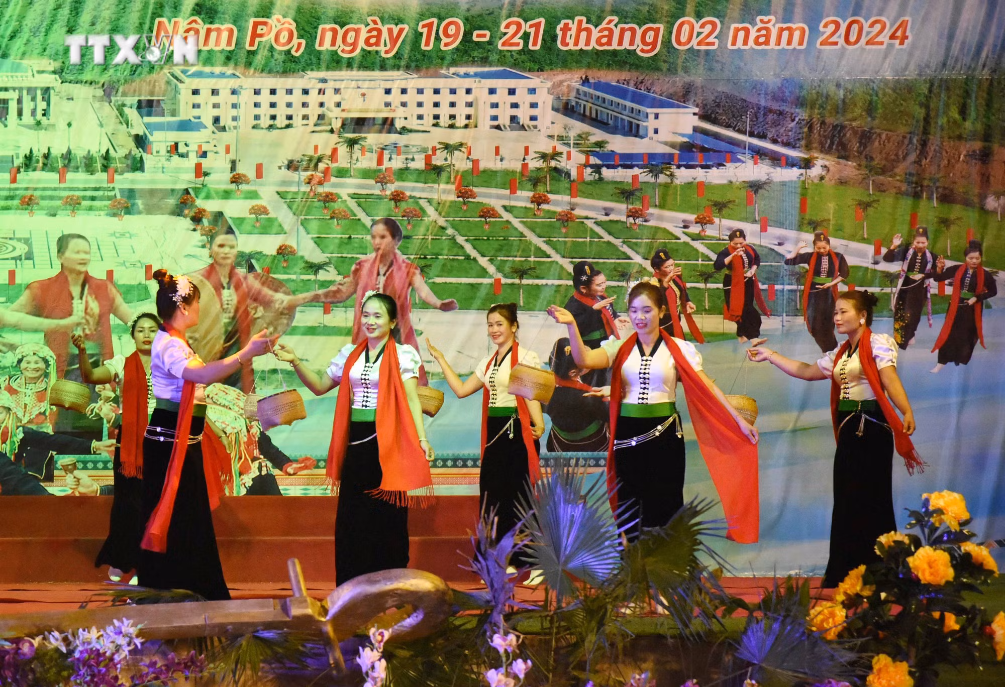 vna_potal_van_hoa_soi_duong_dac_sac_ngay_hoi_van_hoa_cac_dan_toc_huyen_nam_po_dien_bien_7232565.jpg