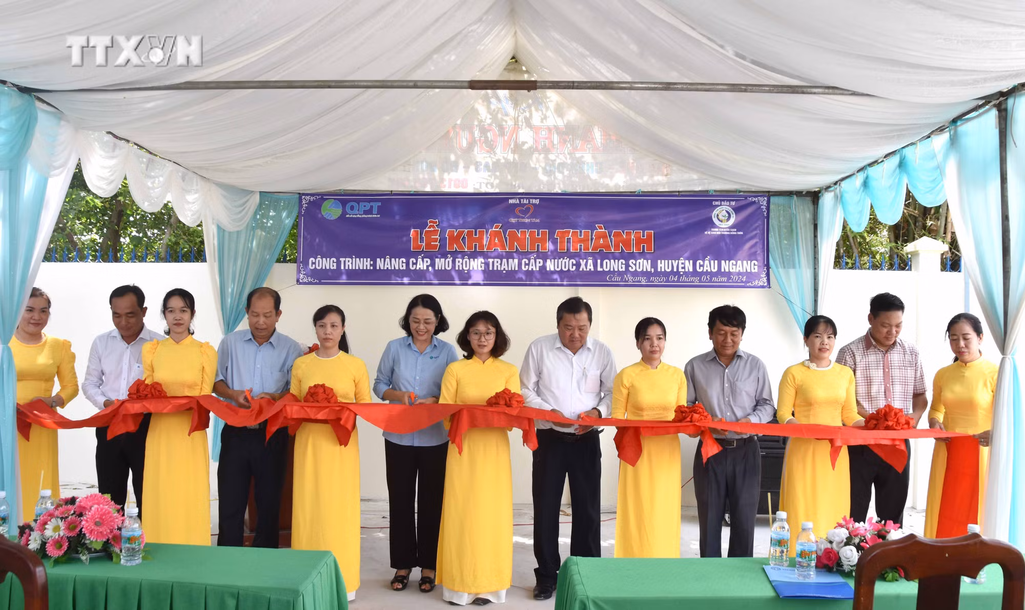 vna_potal_cung_cap_nuoc_sach_cho_nguoi_dan_vung_bi_anh_huong_han_han_man_xam_nhap_o_tra_vinh_7358894.jpg