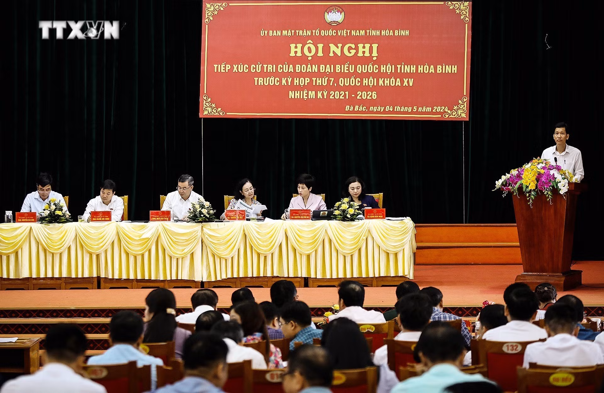 vna_potal_thuong_truc_ban_bi_thu_truong_thi_mai_tiep_xuc_cu_tri_tai_hoa_binh_7358817.jpg