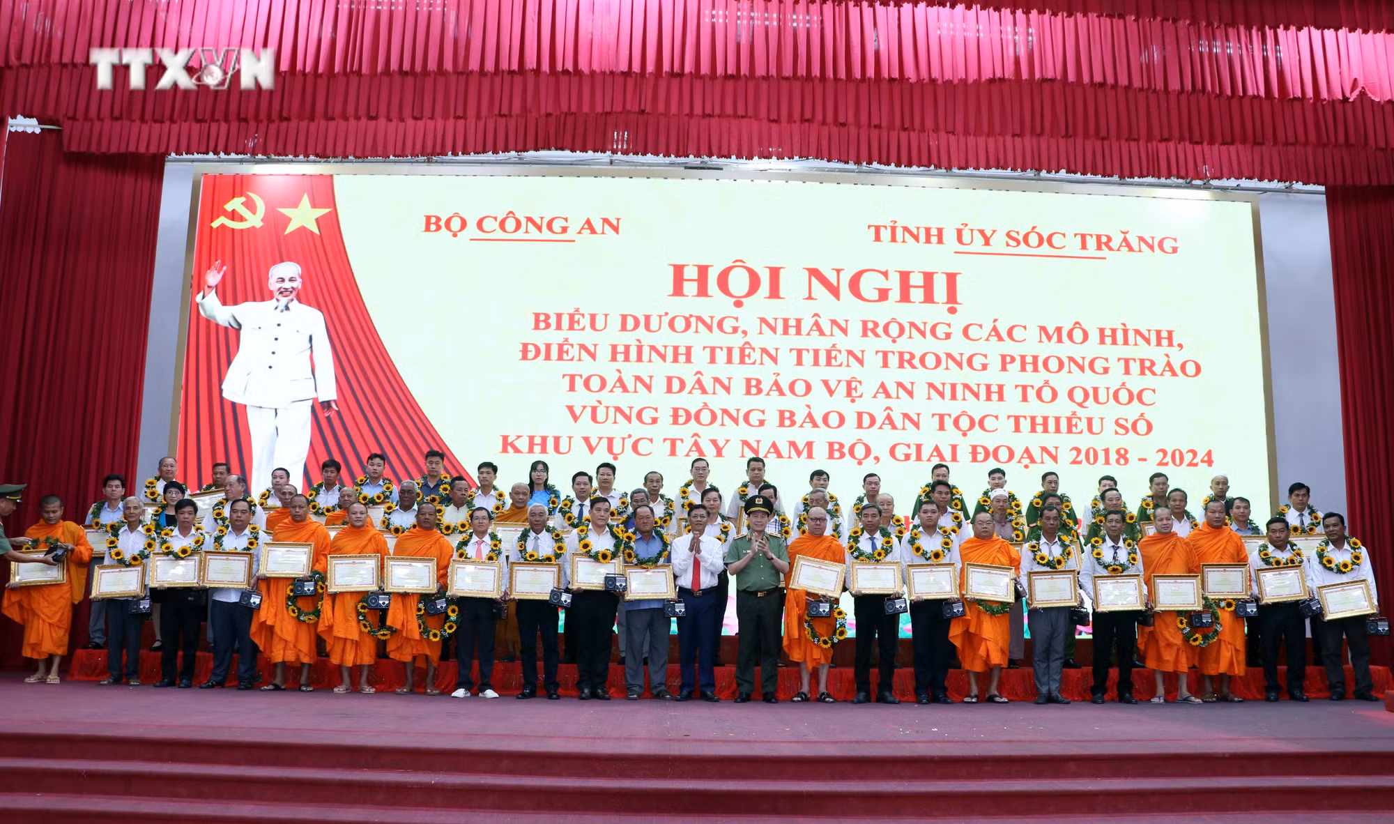 vna_potal_bo_cong_an_ton_vinh_dien_hinh_bao_ve_an_ninh_vung_dong_bao_dan_toc_thieu_so_khu_vuc_tay_nam_bo_7539063.jpg