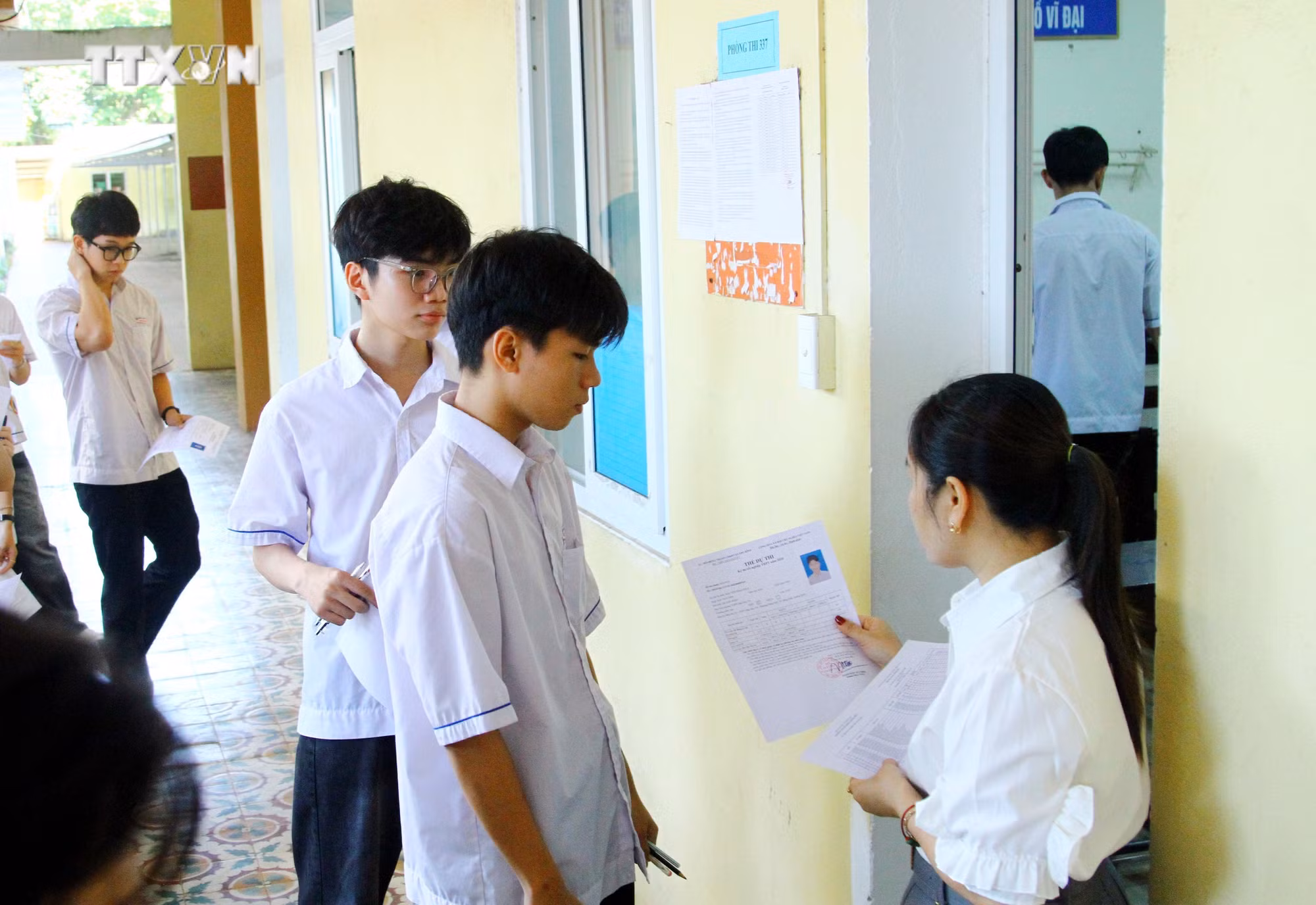 vna_potal__ky_thi_tot_nghiep_thpt_2024_thi_sinh_quang_binh_buoc_vao_mon_thi_ngu_van_7451446 (1).jpg