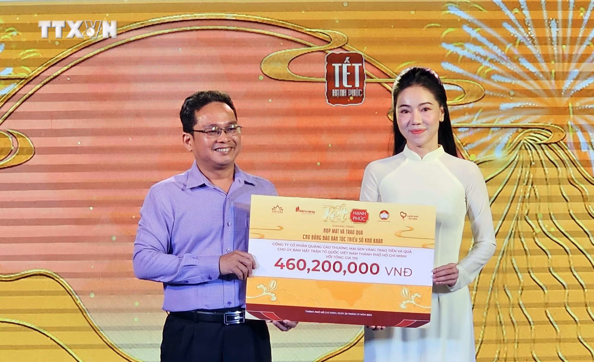 vna_potal_tang_qua_tet_cho_dong_bao_dan_toc_thieu_so_co_hoan_canh_kho_khan_o_tp_ho_chi_minh_7189222.jpg