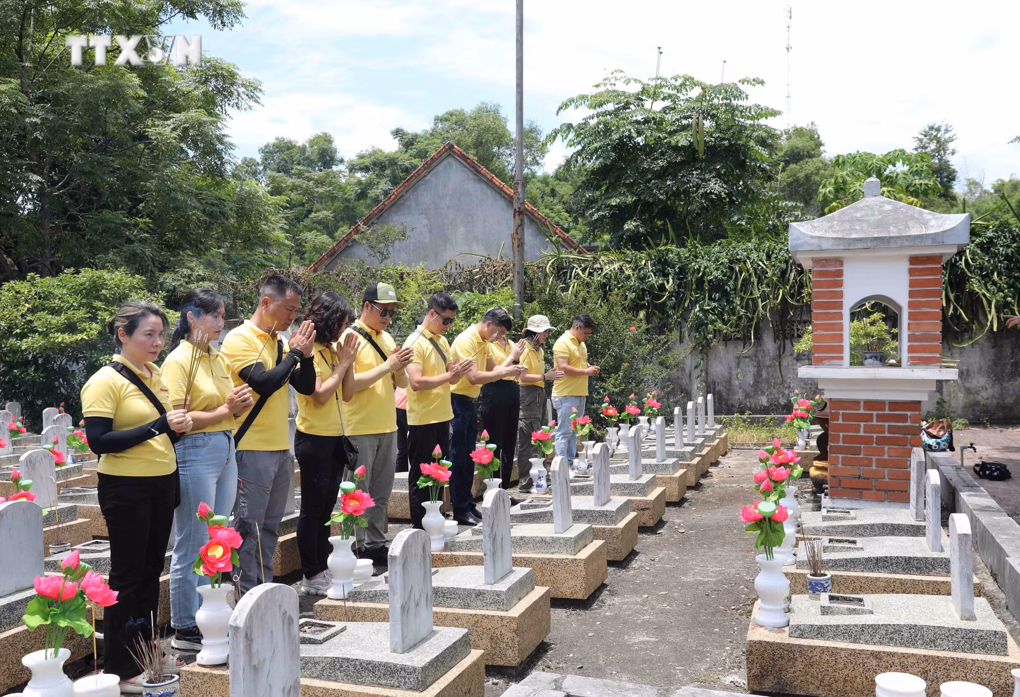 vna_potal_bao_dien_tu_vietnamplus_to_chuc_nhieu_hoat_dong_thien_nguyen_tai_huyen_anh_son_nghe_an_7482746.jpg