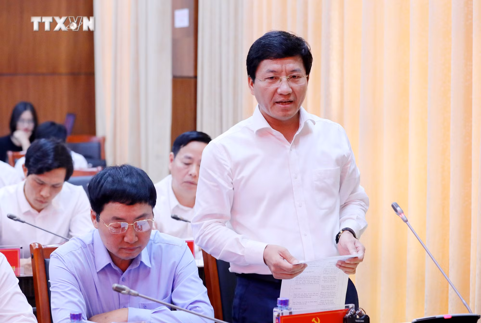 vna_potal_tieu_ban_van_kien_dai_hoi_xiv_cua_dang_lam_viec_voi_ban_thuong_vu_tinh_dien_bien_7482931.jpg
