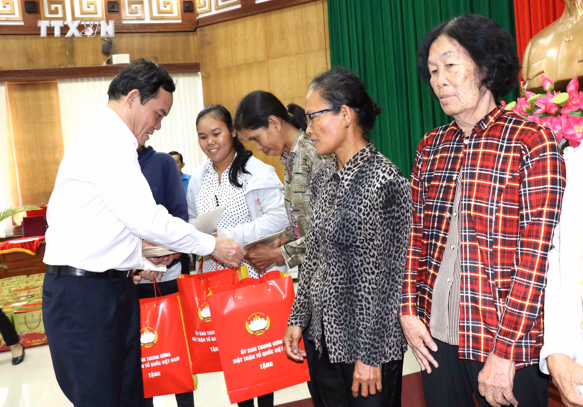 vna_potal_pho_thu_tuong_tran_luu_quang_tham_chuc_tet_tai_tra_vinh_7187377.jpg