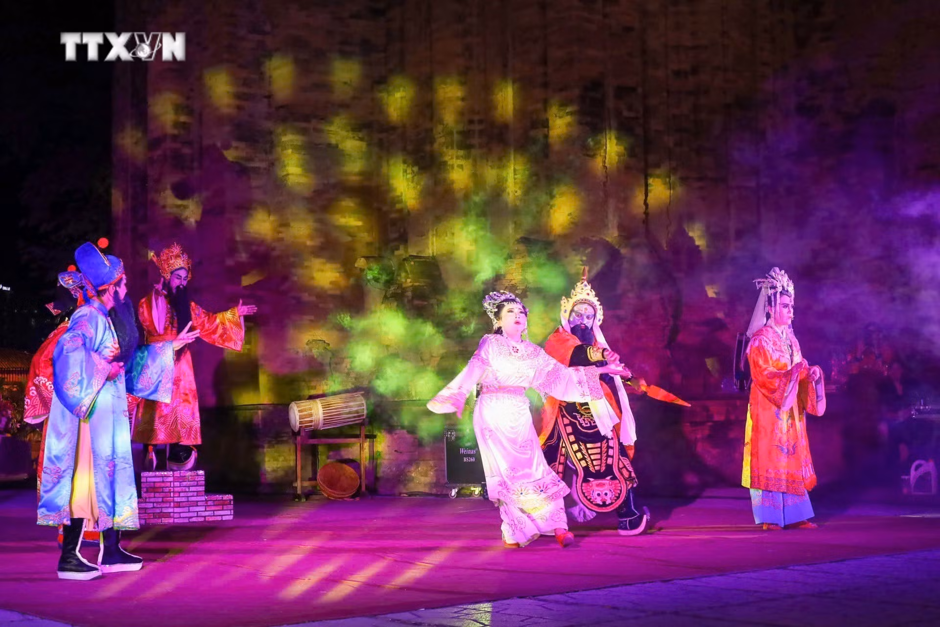 vna_potal_diem_nhan_van_hoa_ve_dem_o_pho_bien_nha_trang___7746974.jpg