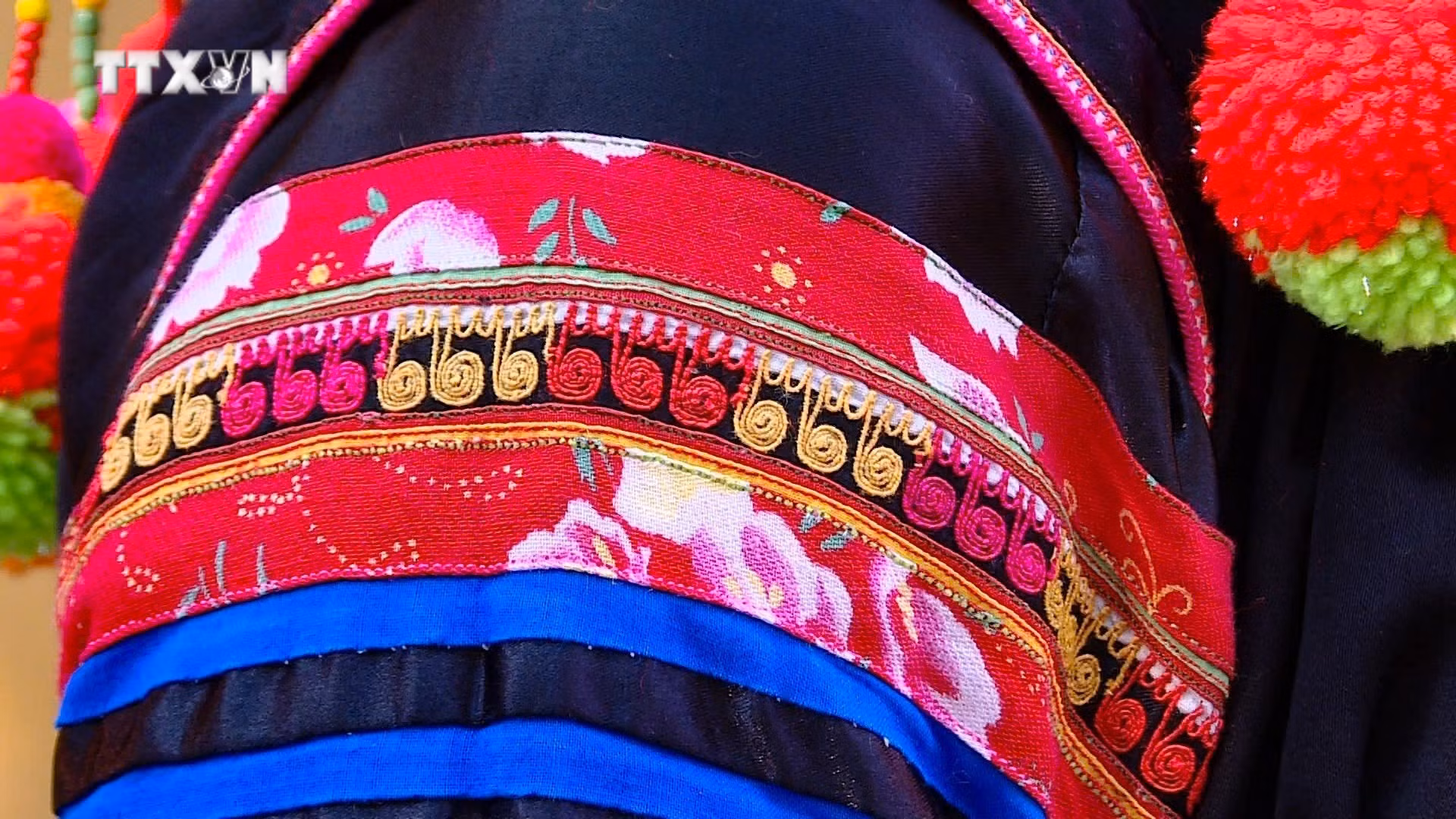 vna_potal_net_dep_van_hoa_trong_trang_phuc_cua_phu_nu_ha_nhi_o_dien_bien_7746880.jpg