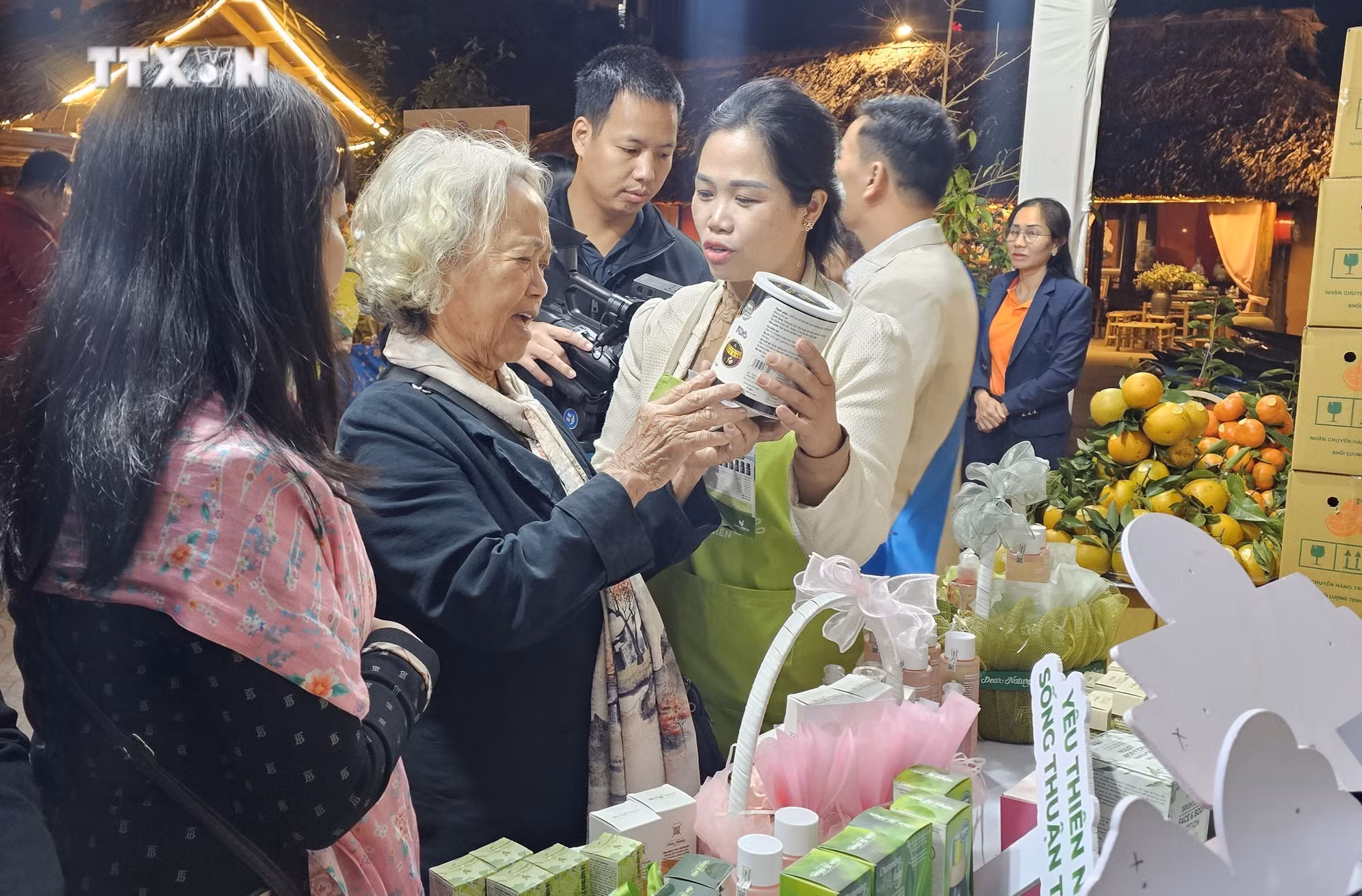 vna_potal_ha_noi_150_san_pham_dich_vu_duoc_binh_chon_“hang_viet_nam_duoc_nguoi_tieu_dung_yeu_thich_nam_2024”_7729197.jpg