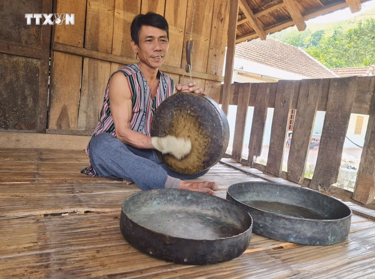 vna_potal_quang_ngai_nhung_nguoi_gop_phan_bao_ton_van_hoa_dong_bao_hre_7364253.jpg