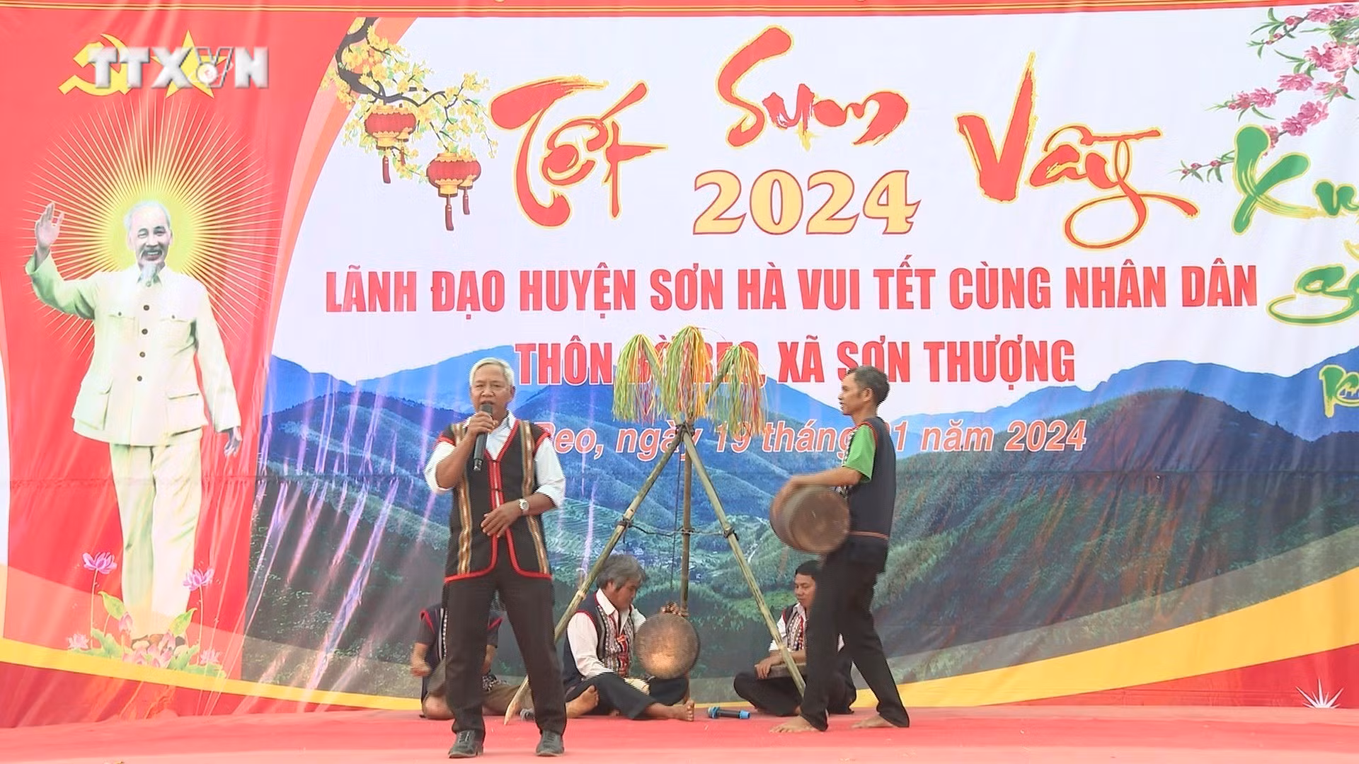 vna_potal_quang_ngai_nhung_nguoi_gop_phan_bao_ton_van_hoa_dong_bao_hre_7364251.jpg