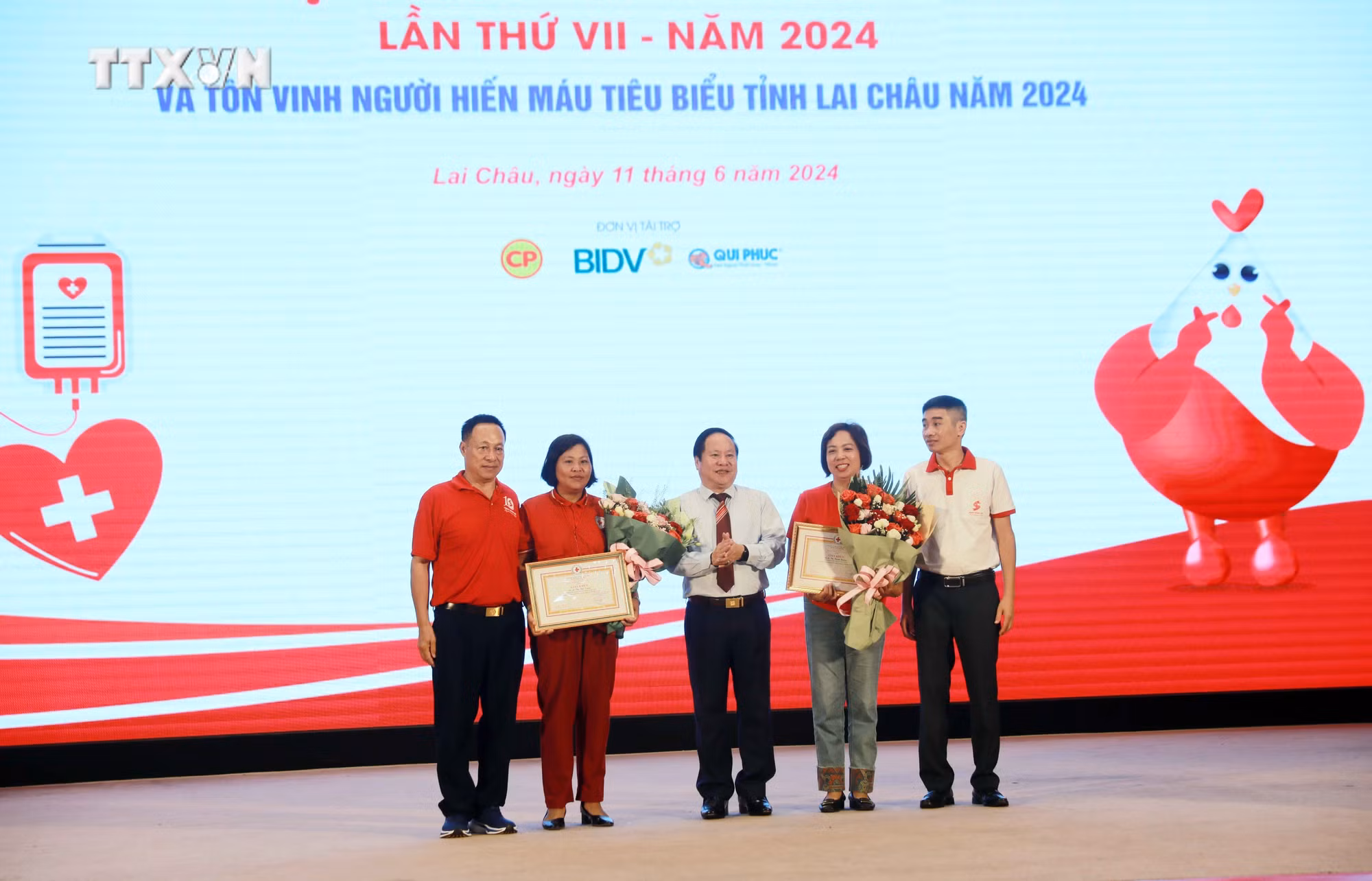 vna_potal_ngay_hoi_hien_mau_“giot_hong_song_da”_lan_thu_vii_va_ton_vinh_nguoi_hien_mau_tieu_bieu_tinh_lai_chau_nam_2024__7424673.jpg