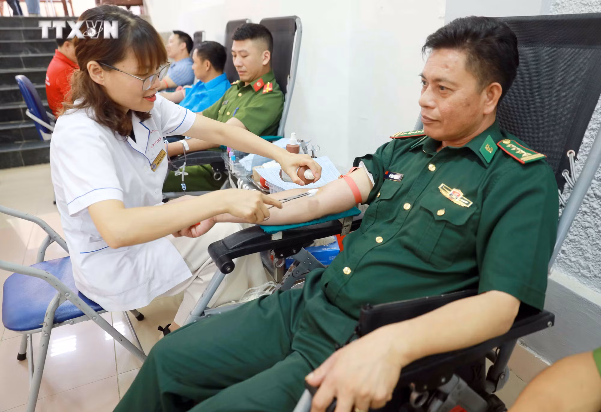 vna_potal_ngay_hoi_hien_mau_“giot_hong_song_da”_lan_thu_vii_va_ton_vinh_nguoi_hien_mau_tieu_bieu_tinh_lai_chau_nam_2024__7424692.jpg