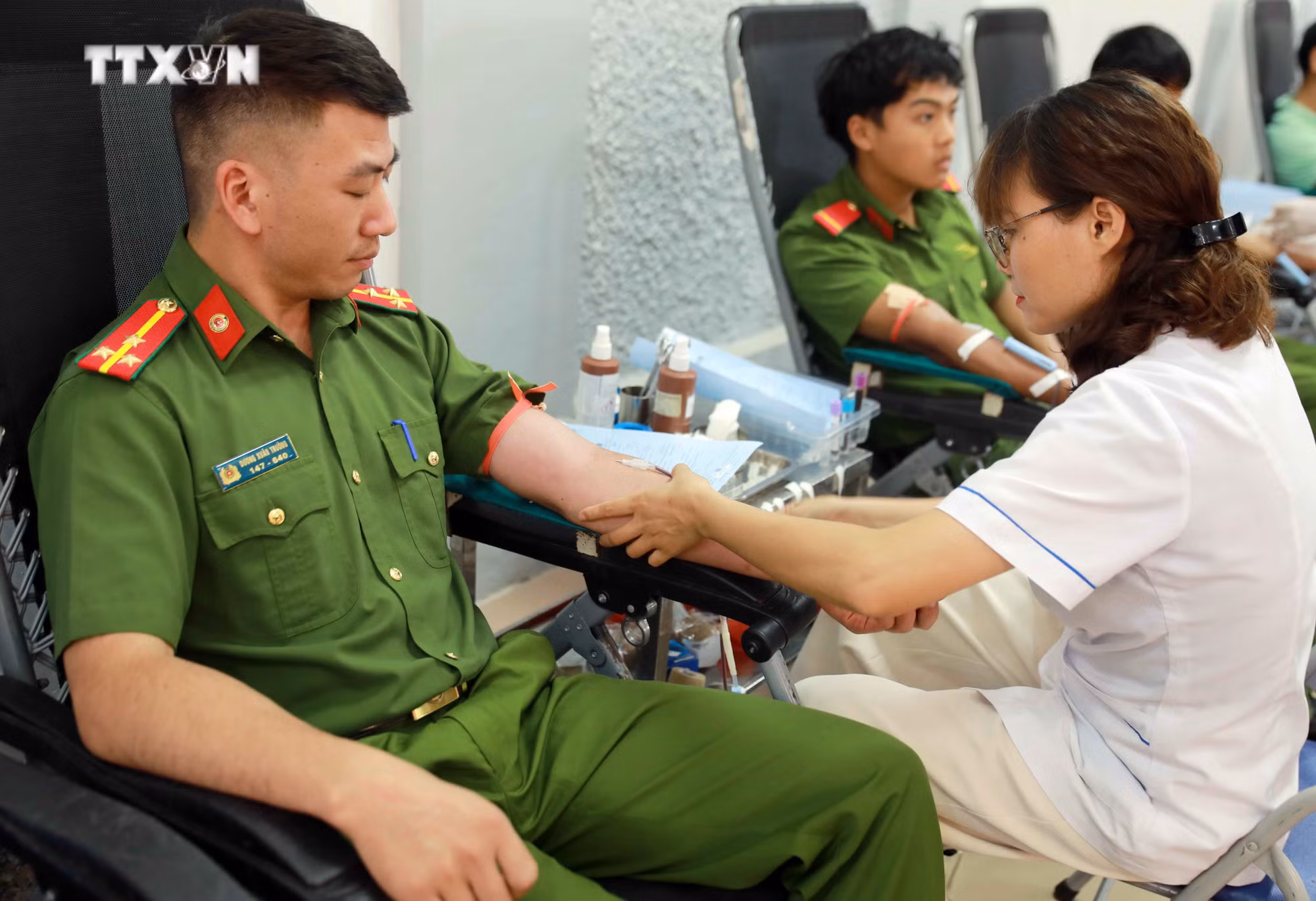 vna_potal_ngay_hoi_hien_mau_“giot_hong_song_da”_lan_thu_vii_va_ton_vinh_nguoi_hien_mau_tieu_bieu_tinh_lai_chau_nam_2024__7424686.jpg