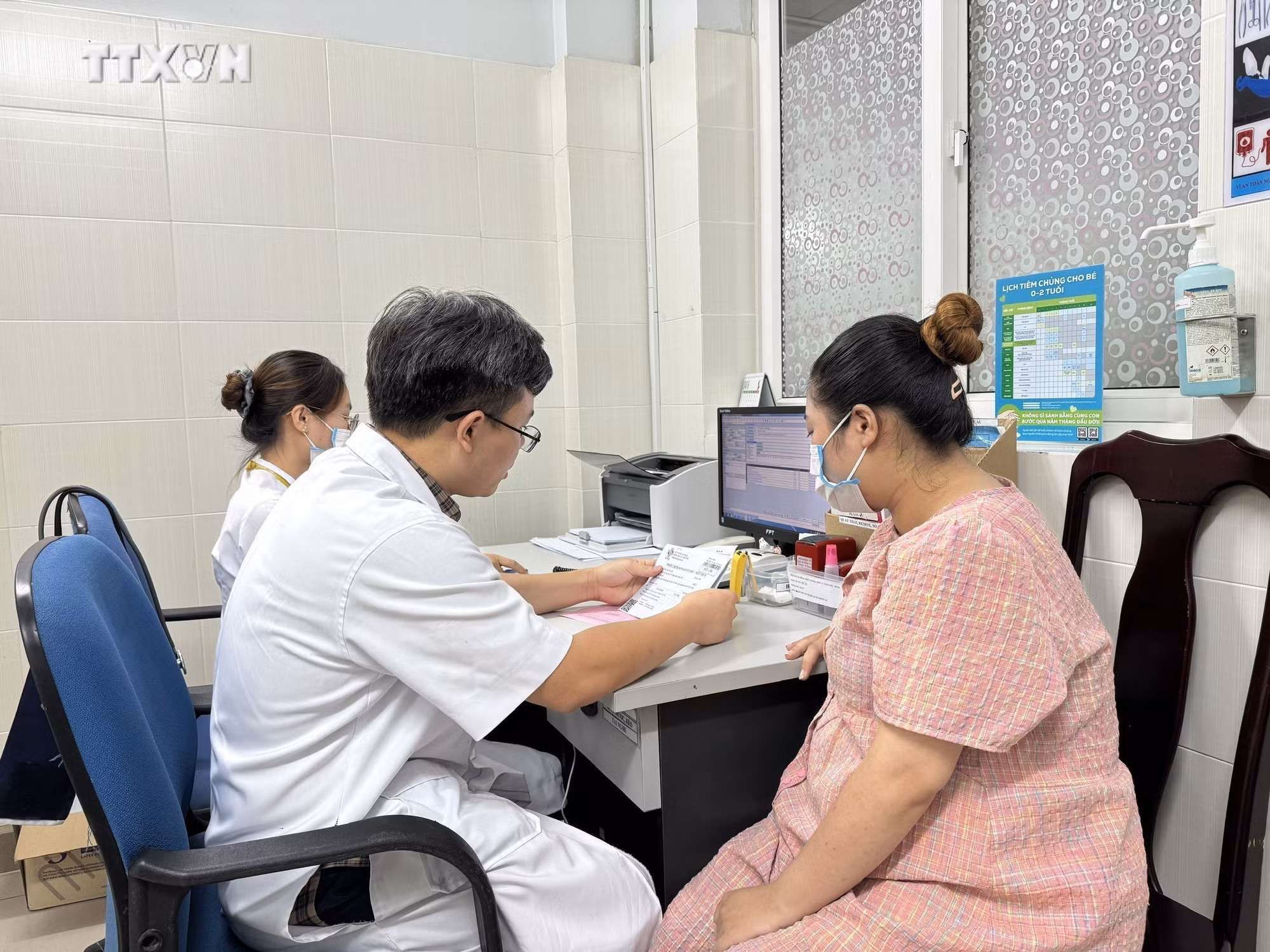 vna_potal_quang_ngai_no_luc_bao_ve_suc_khoe_cho_ba_me_tre_so_sinh_7686077.jpg