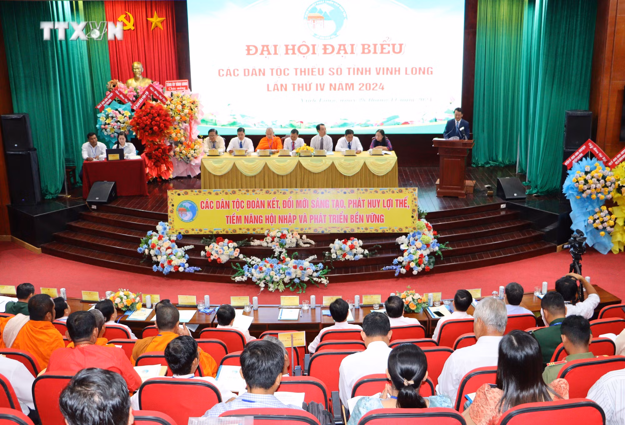 vna_potal_dai_hoi_dai_bieu_cac_dan_toc_thieu_so_tinh_vinh_long_lan_thu_iv_7728352.jpg