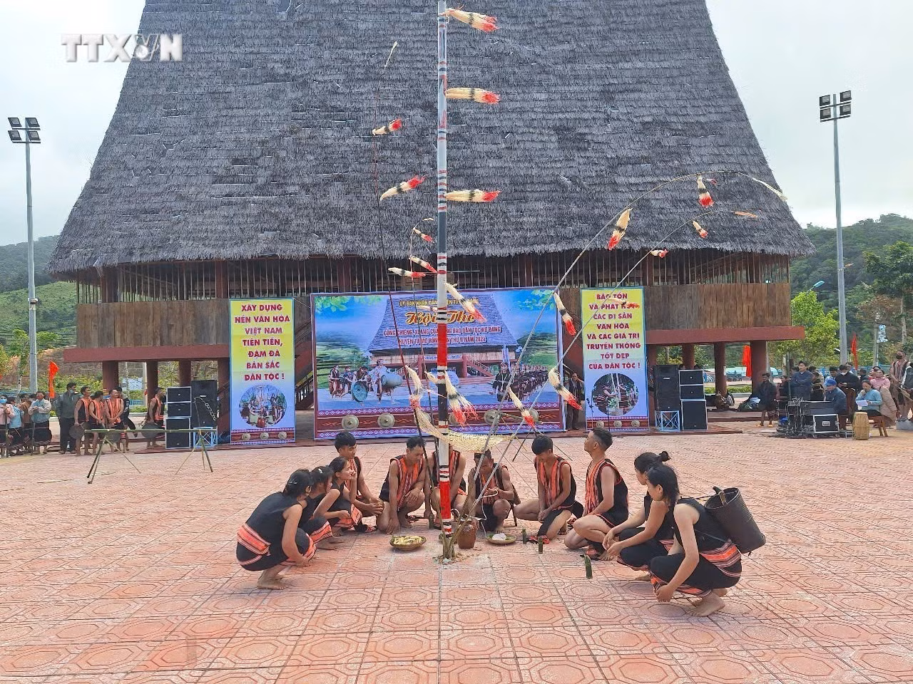 vna_potal_kon_tum_bao_ton_van_hoa_cong_chieng_xoang_cua_nguoi_xo_dang_7727810.jpg