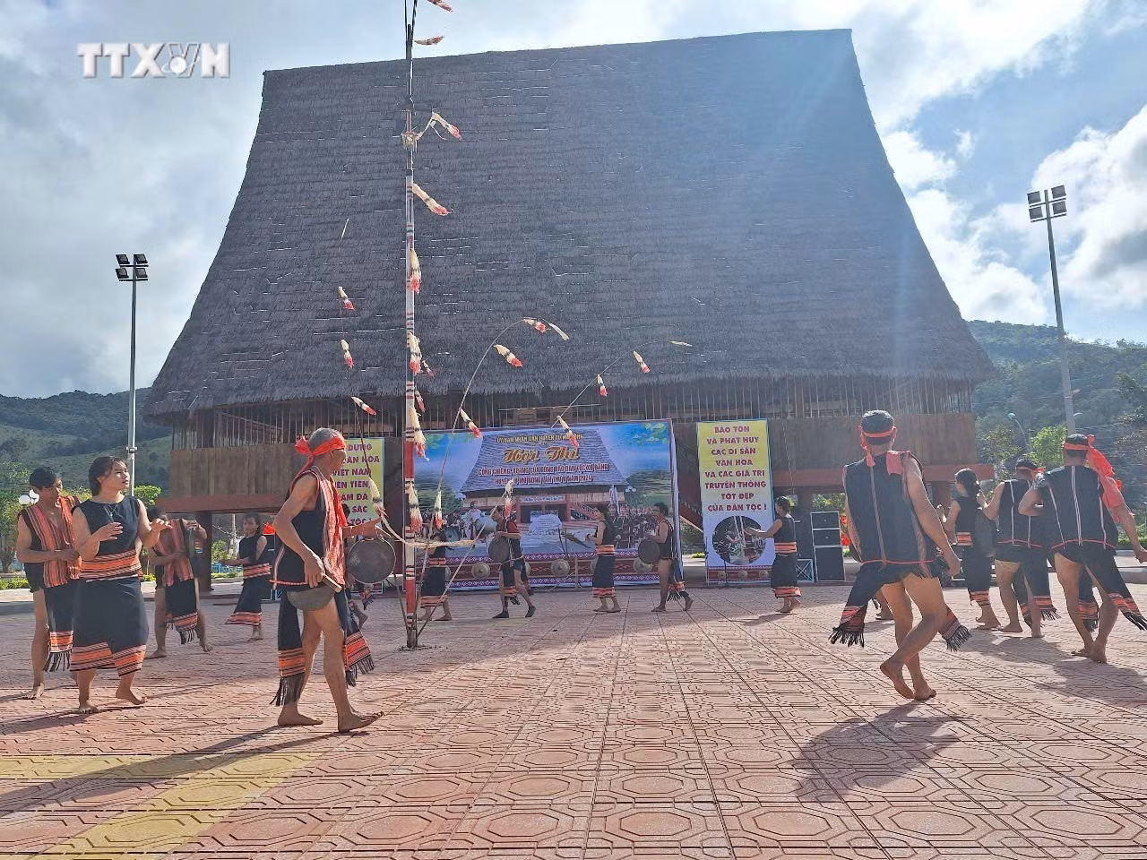 vna_potal_kon_tum_bao_ton_van_hoa_cong_chieng_xoang_cua_nguoi_xo_dang_7727806.jpg