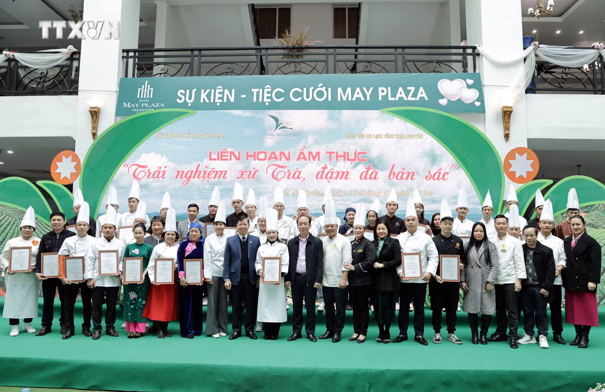 vna_potal_thai_nguyen_lan_dau_to_chuc_lien_hoan_am_thuc_cac_mon_an_che_bien_tu_cay_che_7759986.jpg