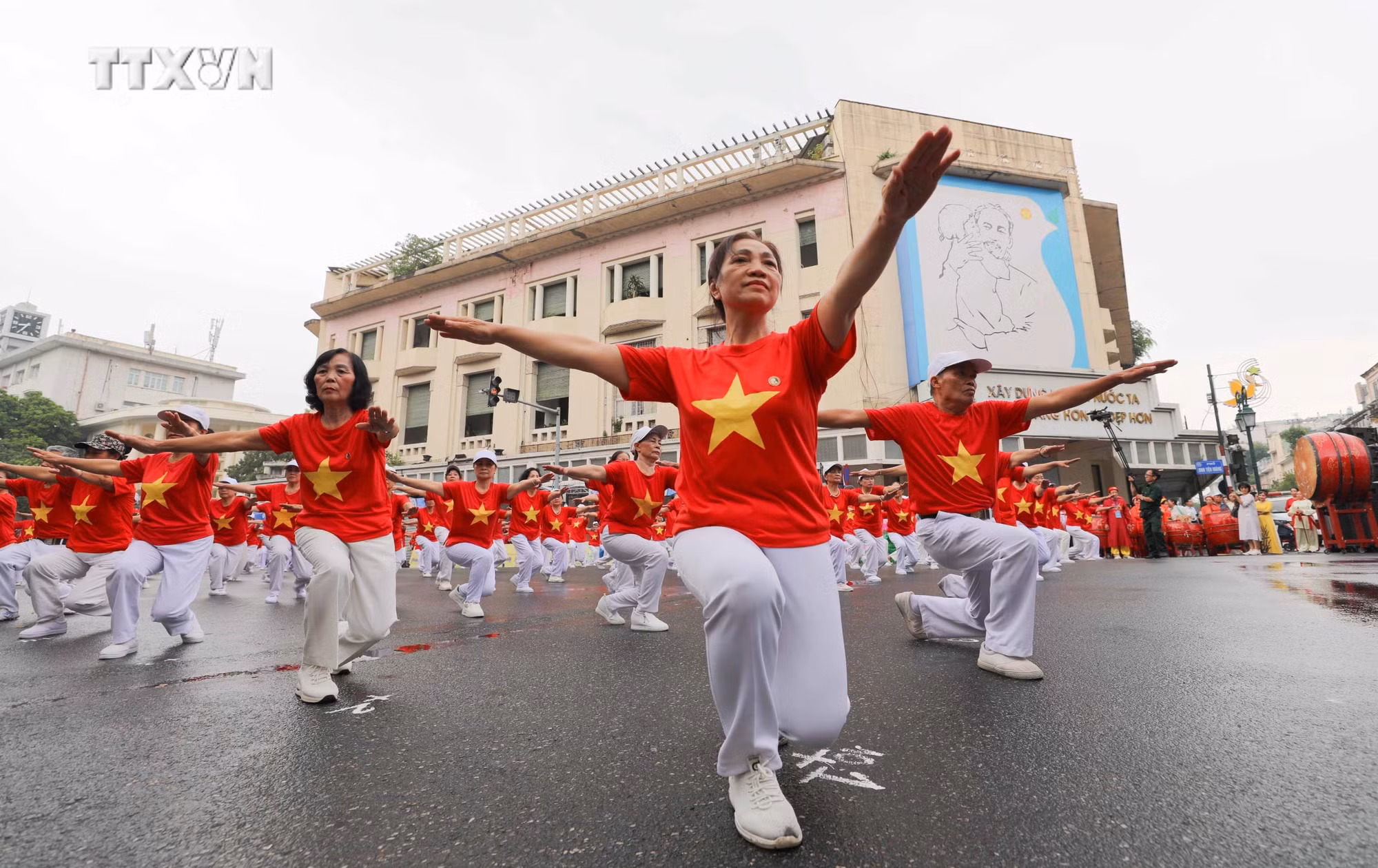 vna_potal_ngay_hoi_ren_luyen_suc_khoe_nguoi_cao_tuoi_ha_noi_nam_2023_7052697.jpg