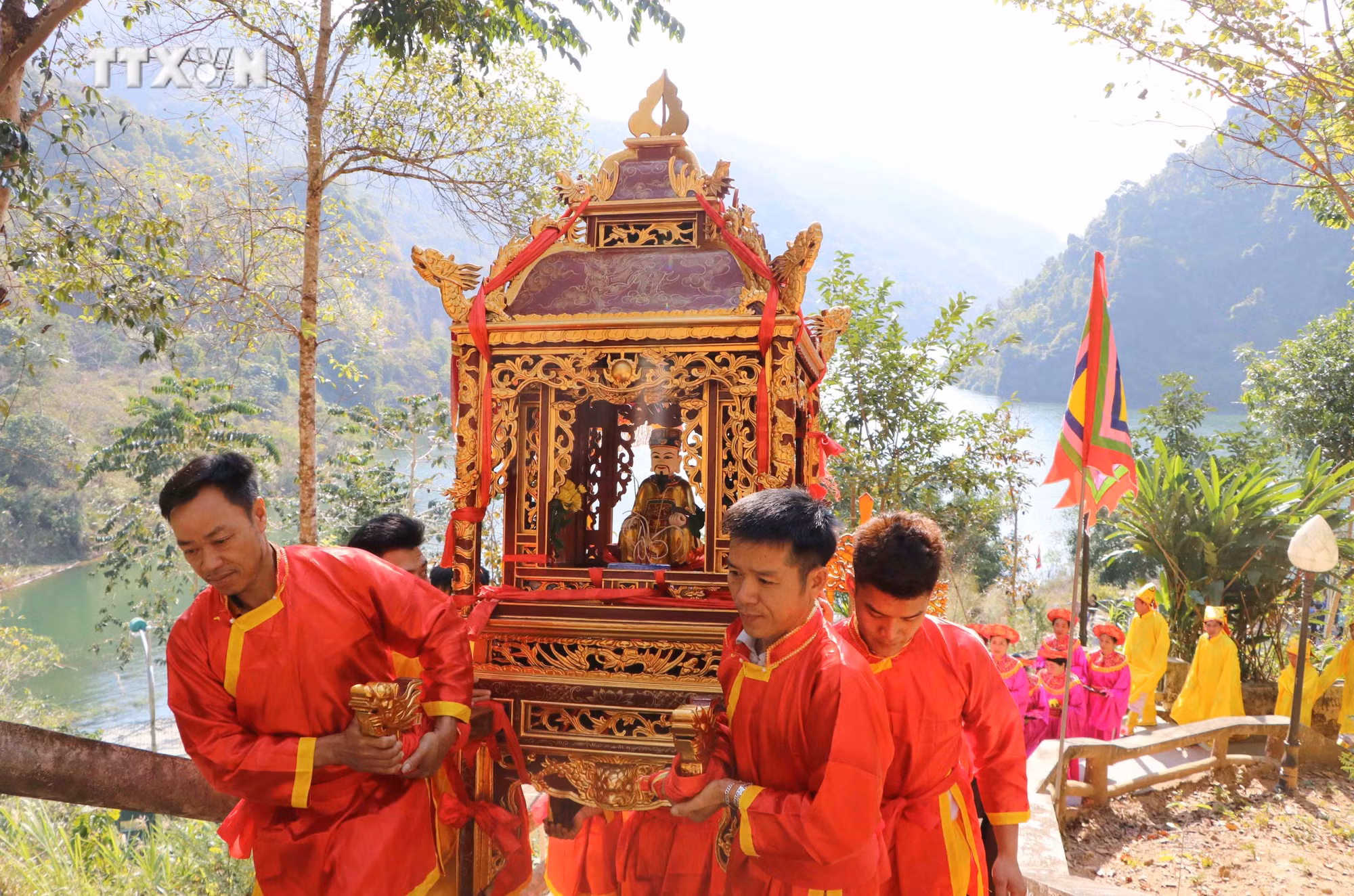 vna_potal_khai_hoi_den_tho_vua_le_thai_to_o_nam_nhun_lai_chau_7233662.jpg