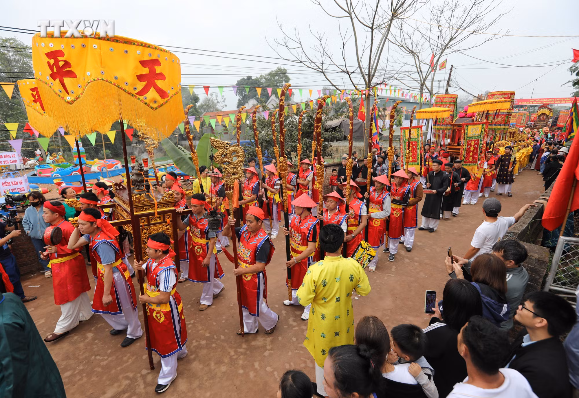 vna_potal_bac_giang_tung_bung_le_hoi_mo_cua_rung_7233476.jpeg