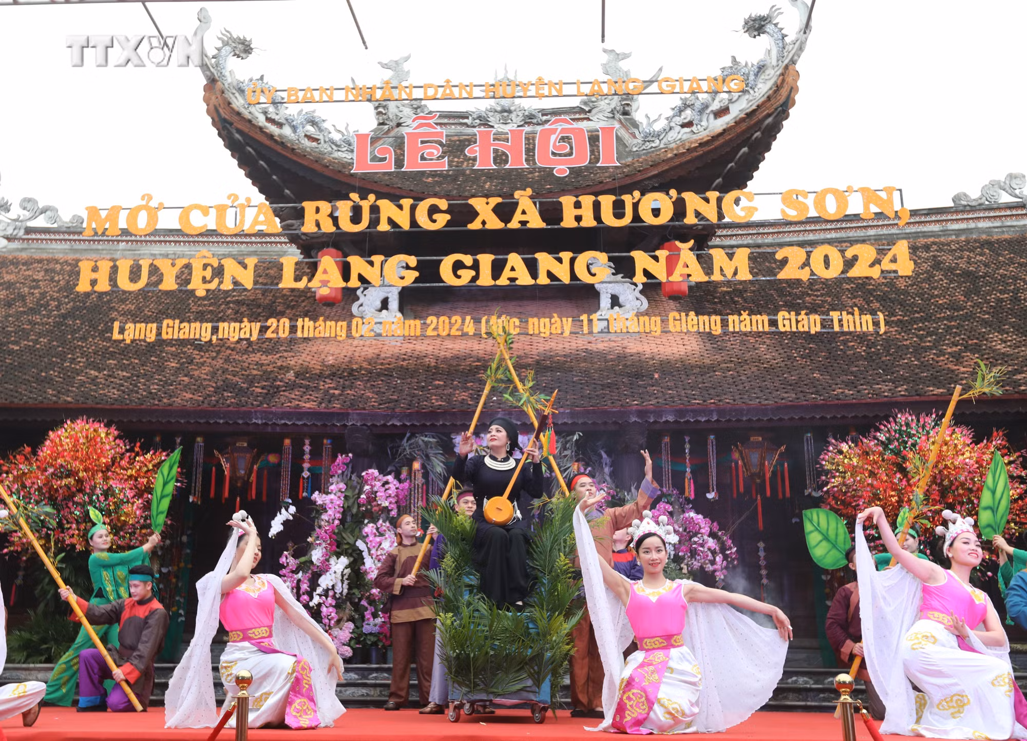vna_potal_bac_giang_tung_bung_le_hoi_mo_cua_rung_7233470.jpeg