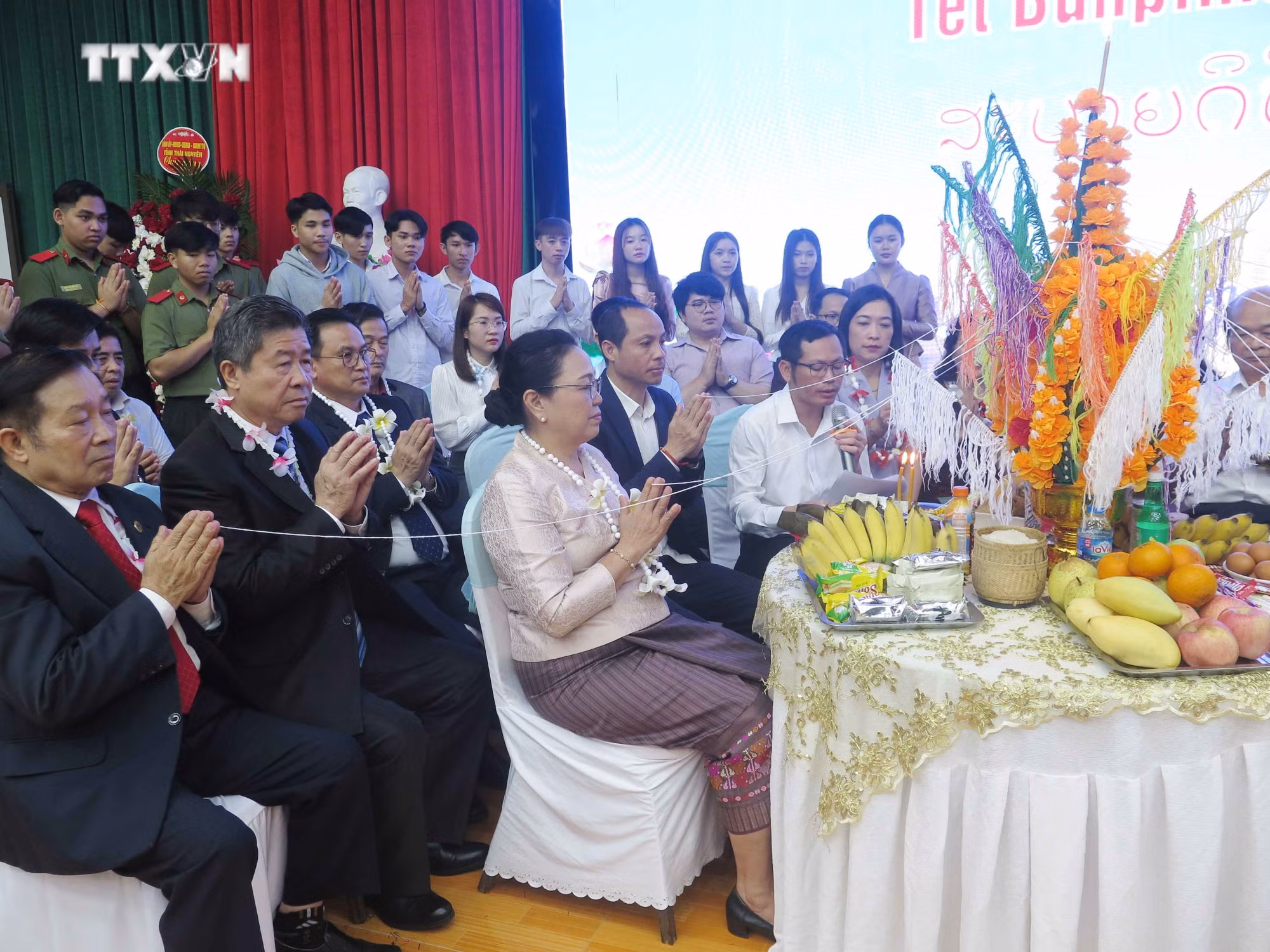 vna_potal_thai_nguyen_to_chuc_tet_bunpimay_cho_luu_hoc_sinh_lao____________________________7315979.jpg