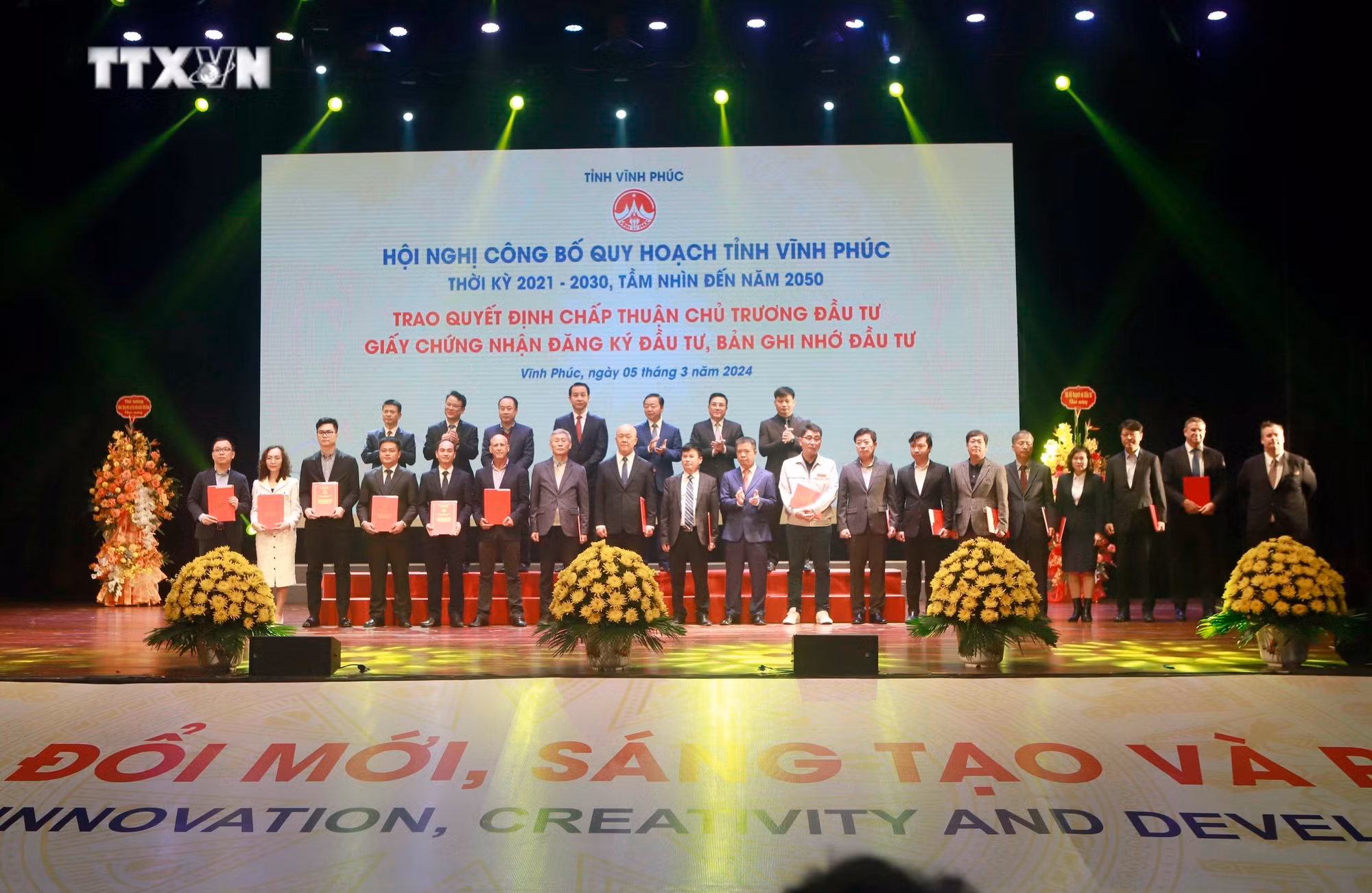vna_potal_pho_thu_tuong_chinh_phu_tran_hong_ha_du_hoi_nghi_cong_bo_quy_hoach_tinh_vinh_phuc_7255445.jpg