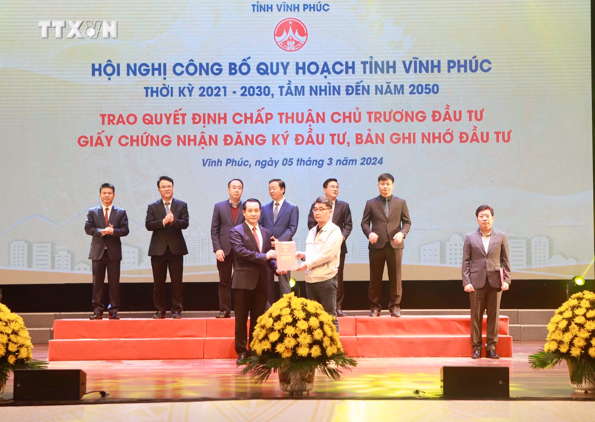 vna_potal_pho_thu_tuong_chinh_phu_tran_hong_ha_du_hoi_nghi_cong_bo_quy_hoach_tinh_vinh_phuc_7255446.jpg
