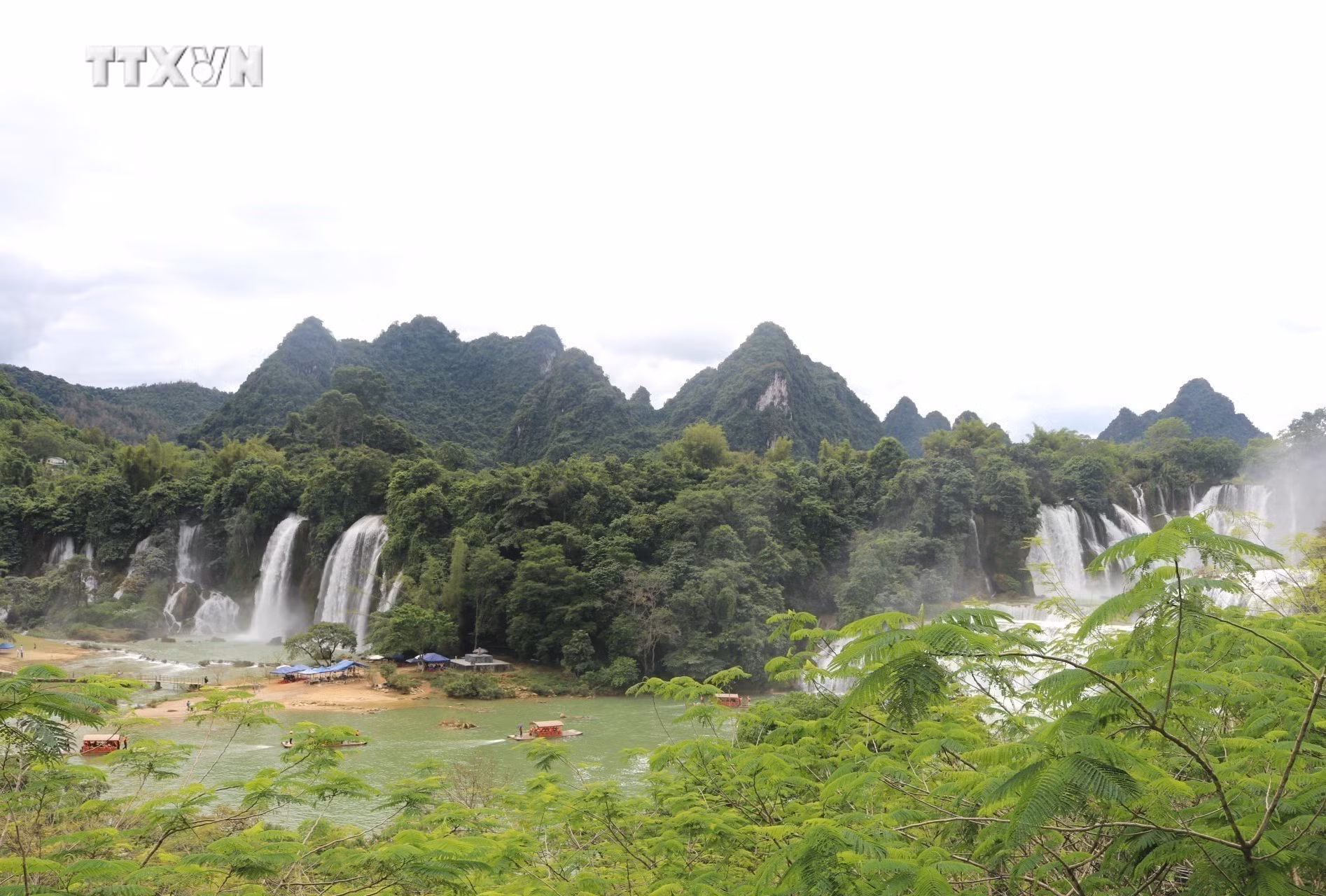 vna_potal_chinh_thuc_van_hanh_khu_canh_quan_thac_ban_gioc_viet_nam_-_duc_thien_trung_quoc_7652316.jpg