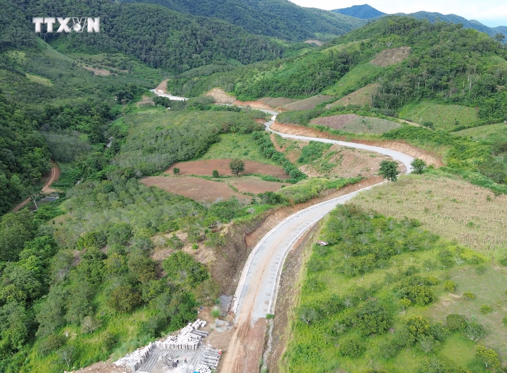 vna_potal_day_nhanh_thi_cong_tuyen_duong_noi_ninh_thuan_–_lam_dong_7662162.jpg