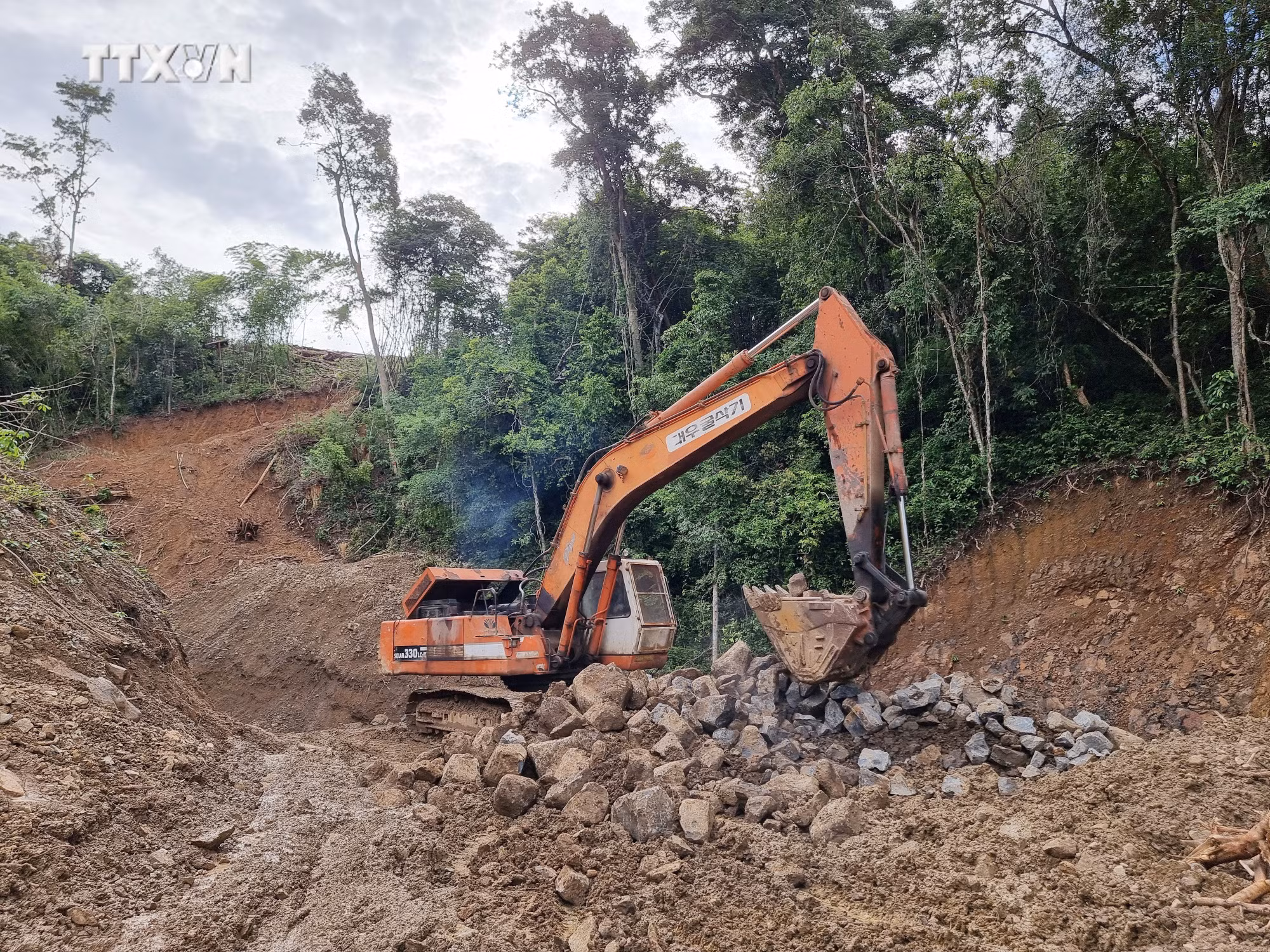 vna_potal_day_nhanh_thi_cong_tuyen_duong_noi_ninh_thuan_–_lam_dong_7662178.jpg