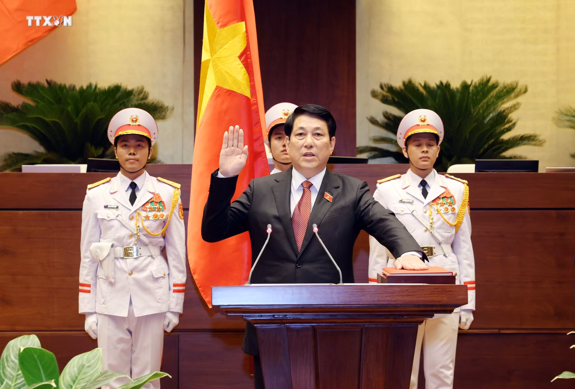 vna_potal_dong_chi_luong_cuong_duoc_bau_giu_chuc_chu_tich_nuoc_chxhcn_viet_nam__7662880.jpg