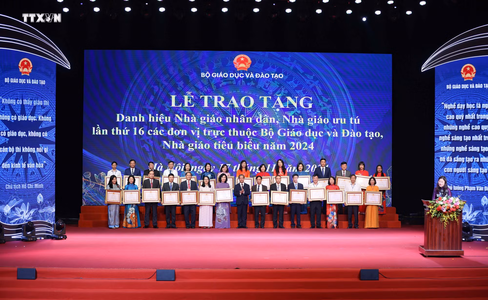 vna_potal_trao_tang_danh_hieu_nha_giao_nhan_dan_nha_giao_uu_tu_va_tuyen_duong_nha_giao_can_bo_quan_ly_tieu_bieu_nam_2024_7708116.jpg