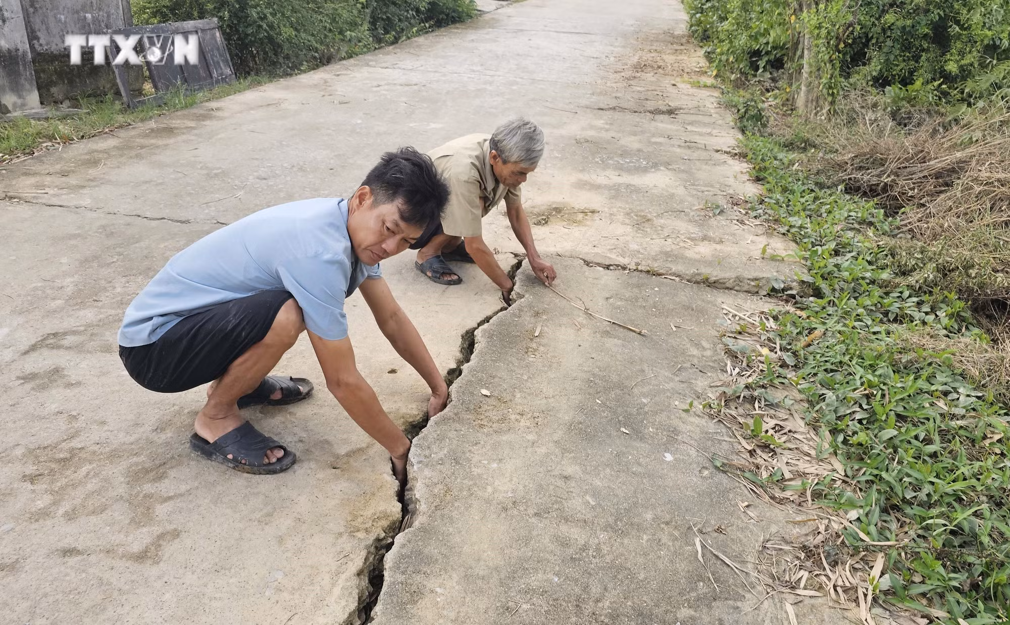 vna_potal_quang_tri_nguoi_dan_“nom_nop”_lo_so_tu_tuyen_de_bao_cuu_vinh_dinh_7724056.jpg