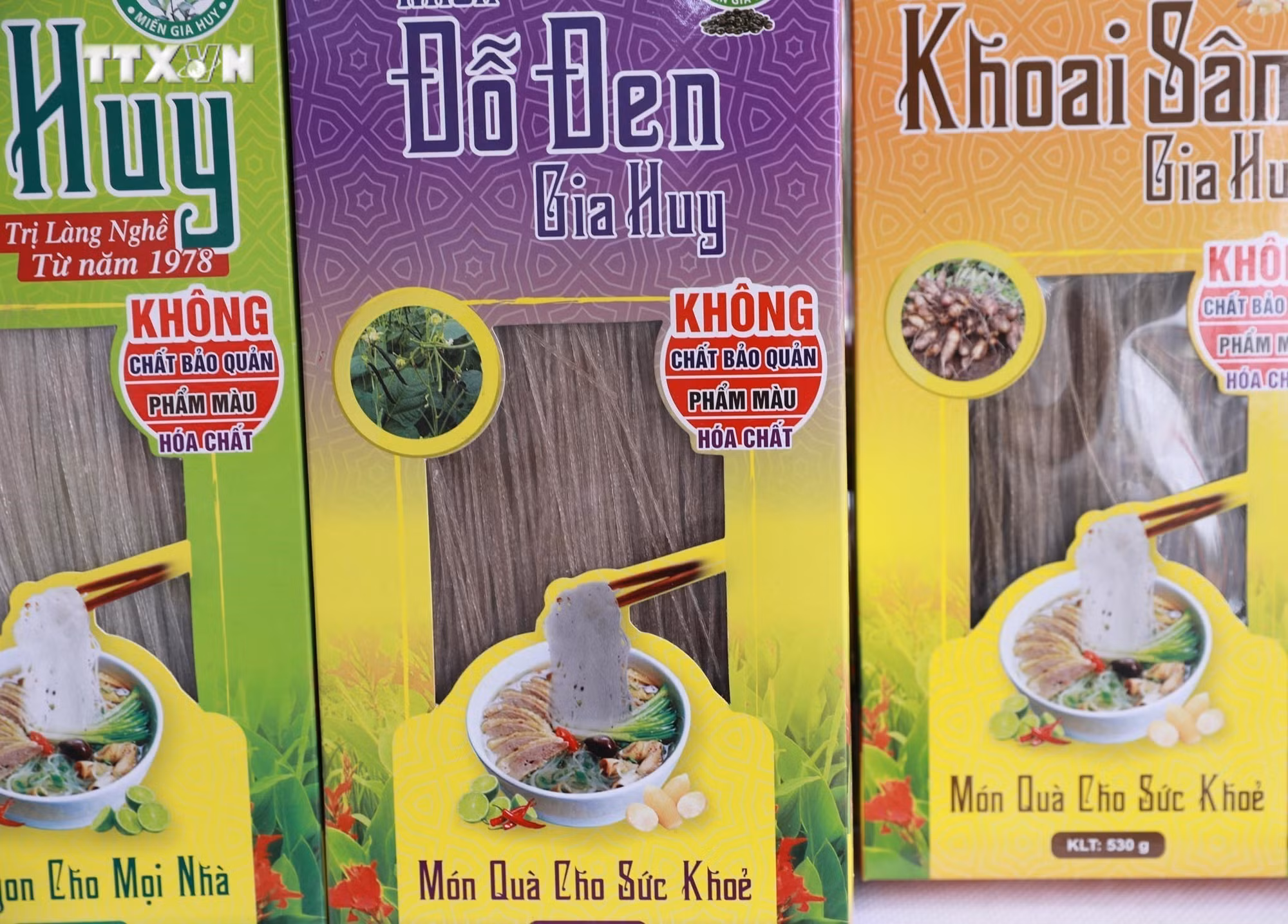 Nhiều cơ sở sản xuất đã sáng tạo sản phẩm miến giàu dinh dưỡng, với mẫu mã bắt mắt. Ảnh: Quý Trung - TTXVN