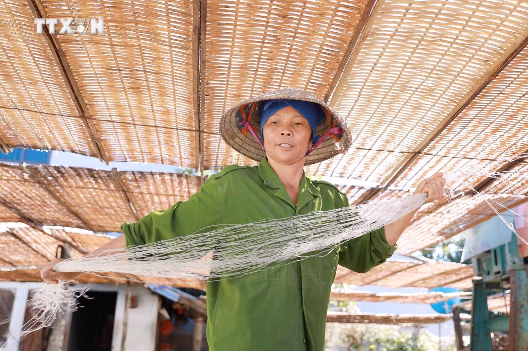 vna_potal_lang_mien_truyen_thong_binh_lu_hoi_ha_vao_vu_tet_nguyen_dan_2025_7723468.jpg