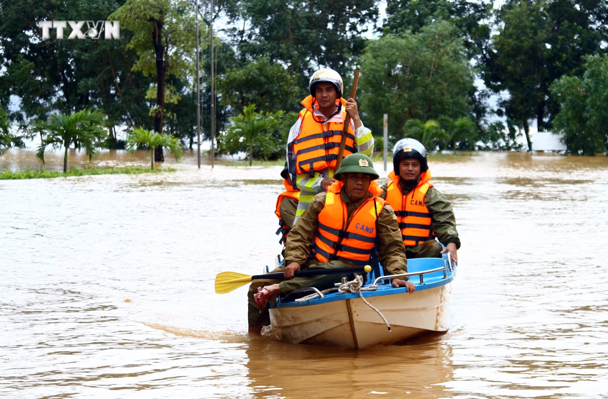 vna_potal_hon_32700_nha_dan_o_quang_binh_bi_ngap_7675950.jpg