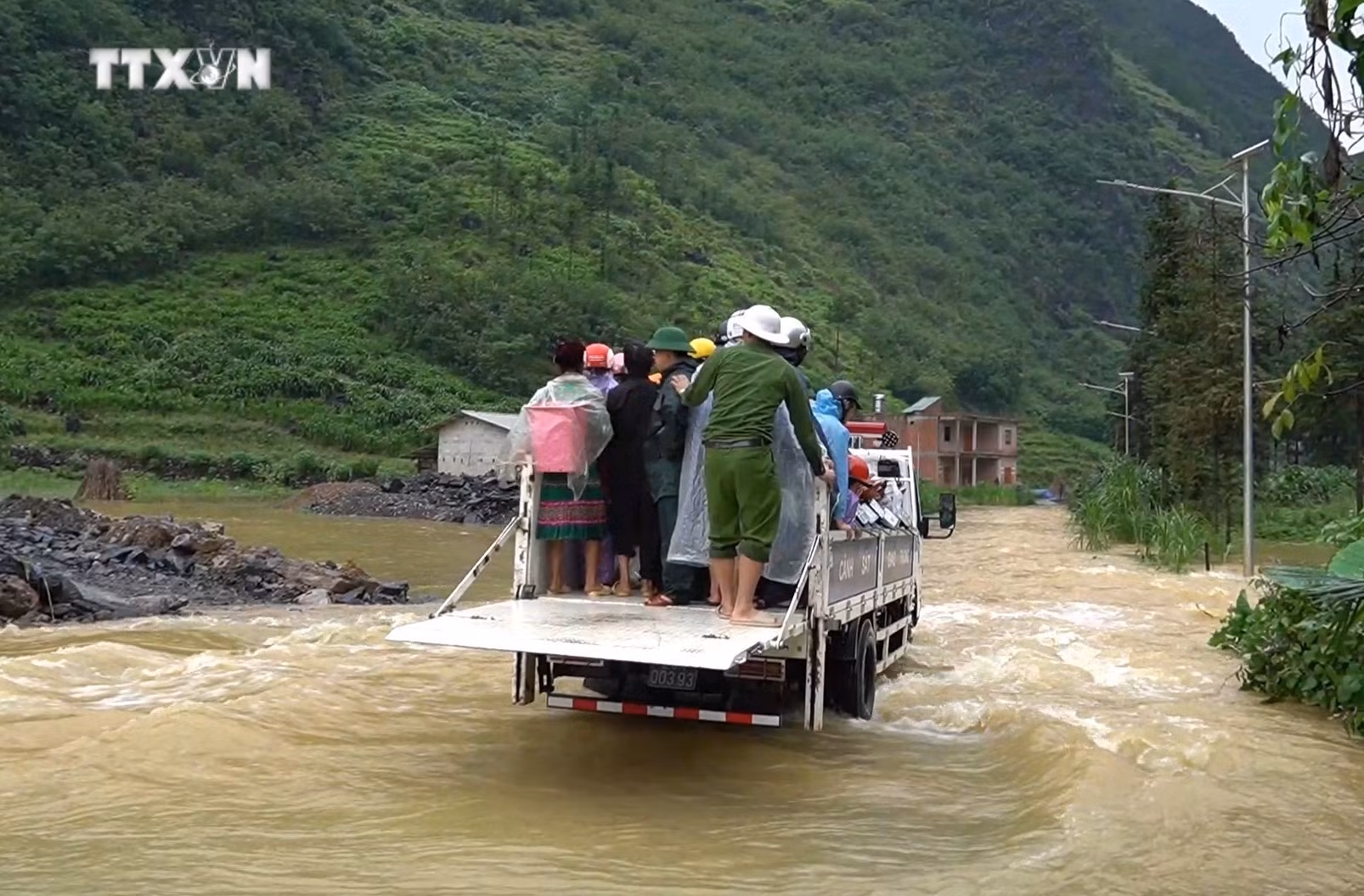 vna_potal_ha_giang_tap_trung_cac_luc_luong_san_san_ung_pho_voi_lu_lut_7582562.jpg