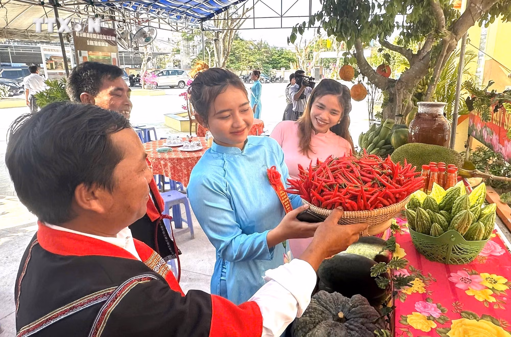 vna_potal_nang_tam_gia_tri_va_mo_rong_thi_truong_tieu_thu_san_pham_ocop_phu_yen_7748405.jpg