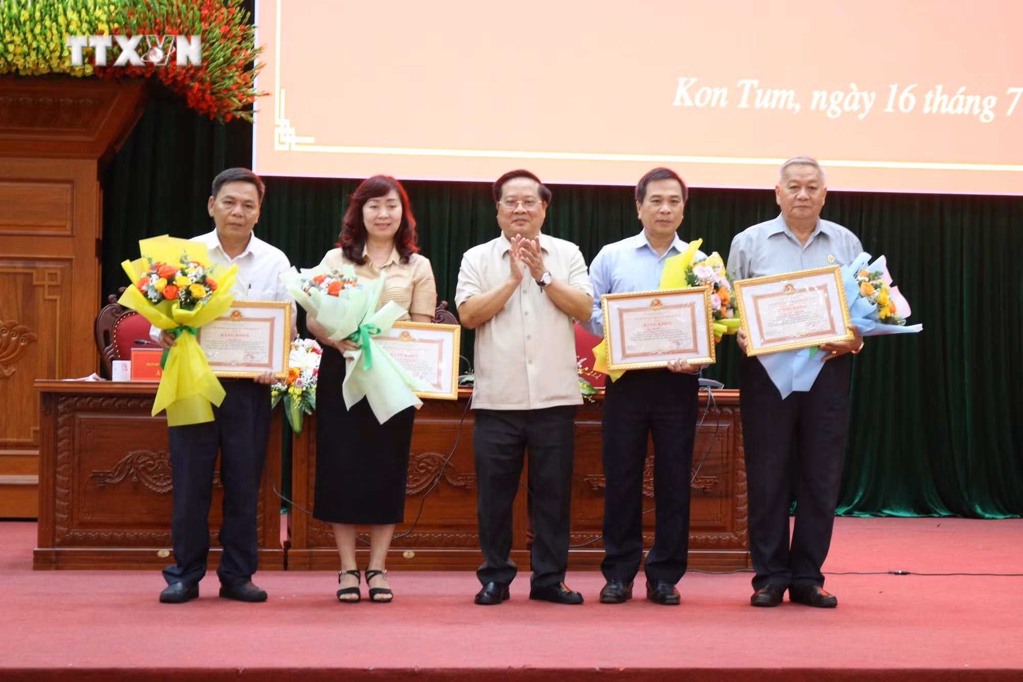 vna_potal_don_bay_tu_nguon_von_tin_dung_chinh_sach_trong_phat_trien_kinh_te-xa_hoi_7484827.jpg