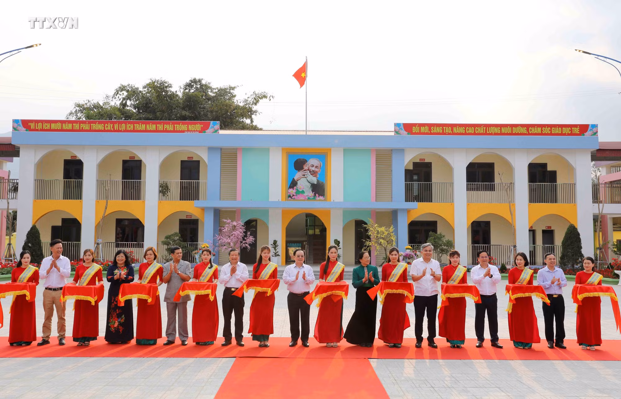 vna_potal_dien_bien_khanh_thanh_nhieu_cong_trinh_chao_mung_70_nam_chien_thang_dien_bien_phu_7279276.jpg