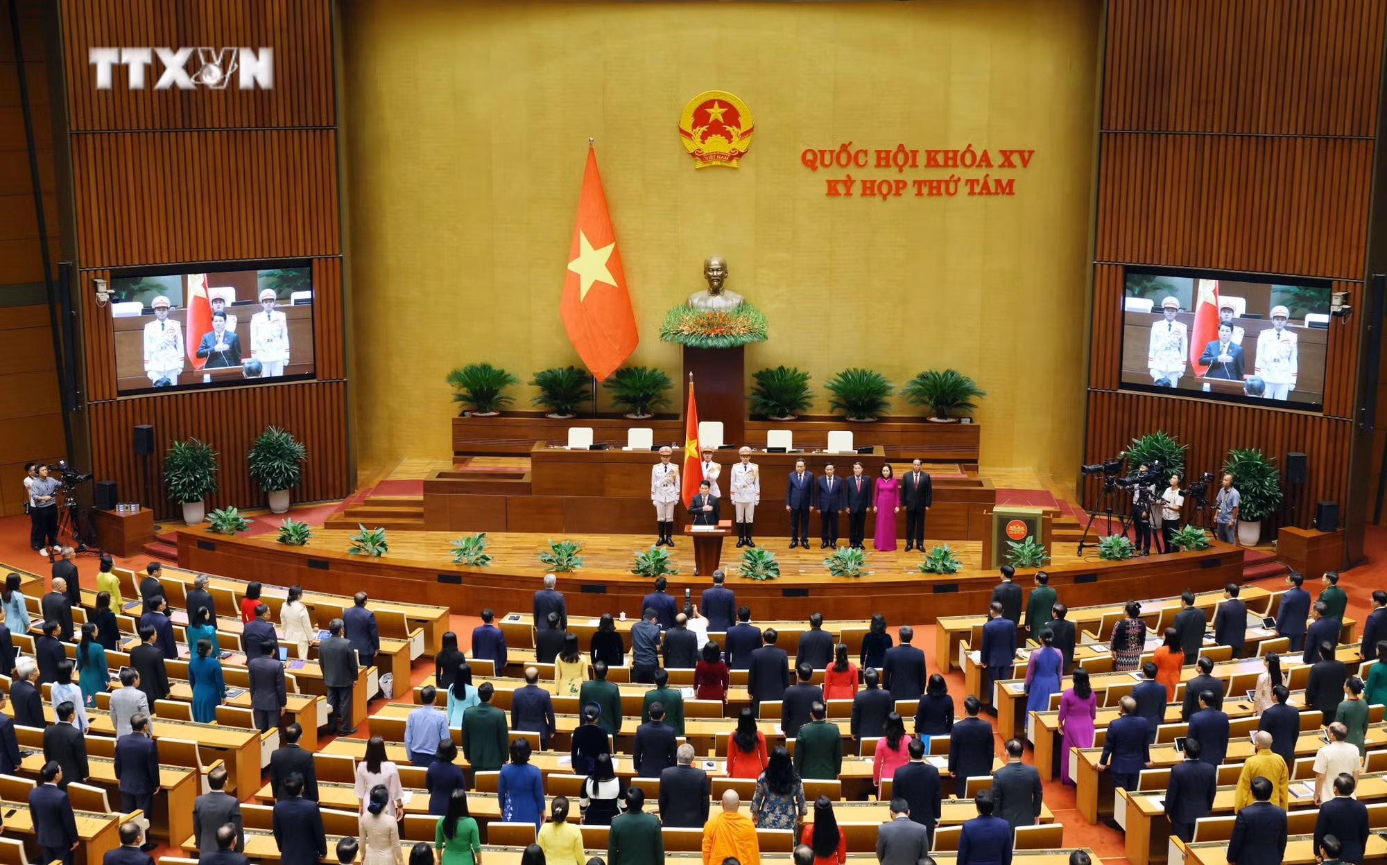 vna_potal_dong_chi_luong_cuong_duoc_bau_giu_chuc_chu_tich_nuoc_chxhcn_viet_nam__7662938.jpg