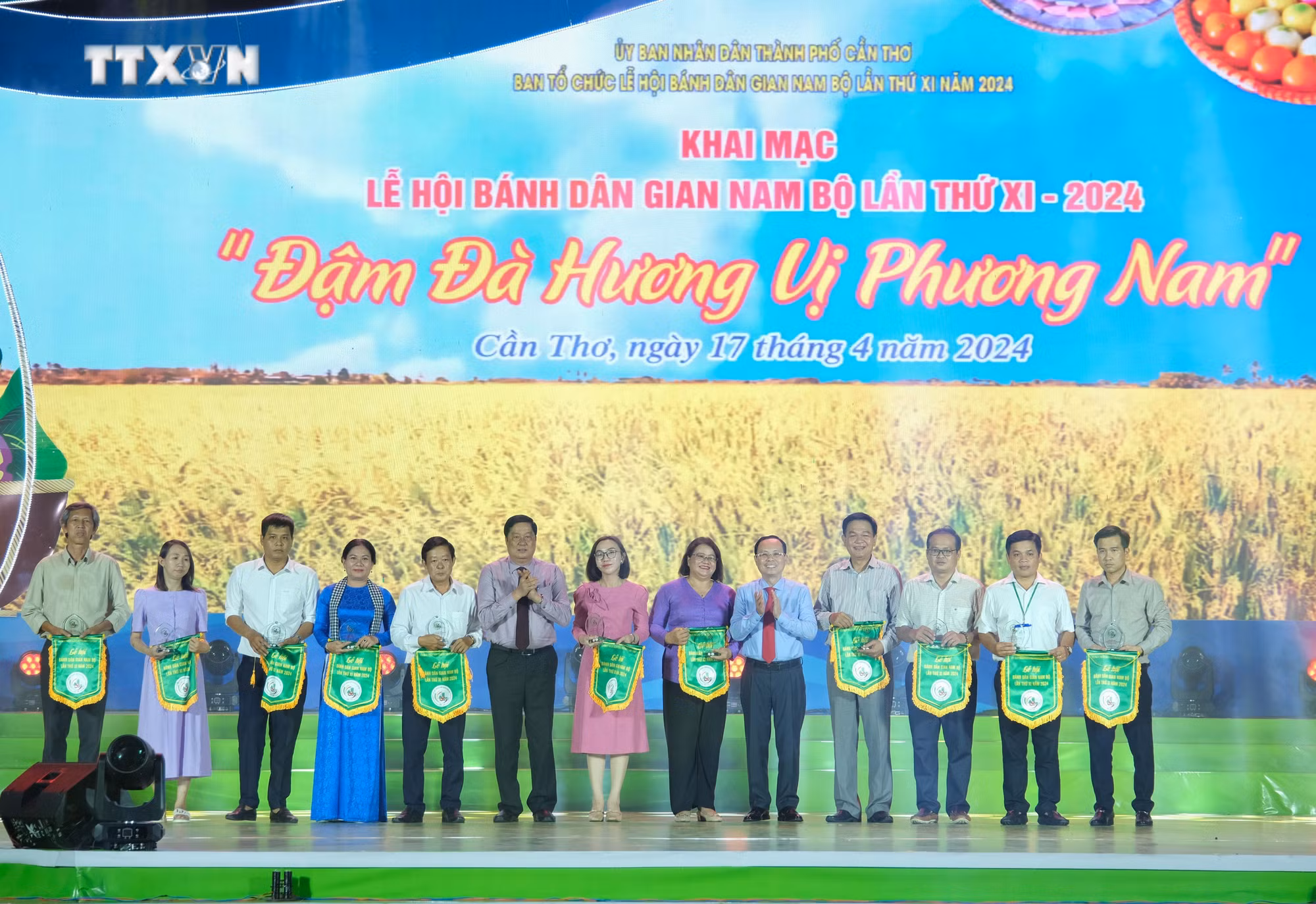vna_potal_khai_mac_le_hoi_banh_dan_gian_nam_bo_lan_thu_xi_nam_2024_7328333.jpg