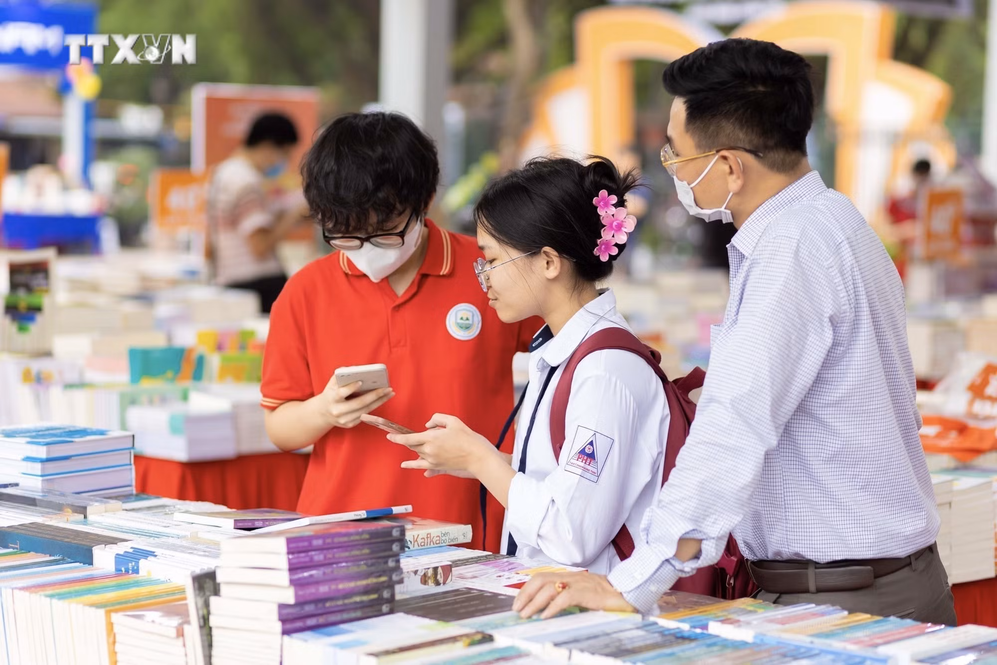 vna_potal_khai_mac_ngay_sach_va_van_hoa_doc_viet_nam_lan_thu_ba_nam_2024_7328345.jpeg